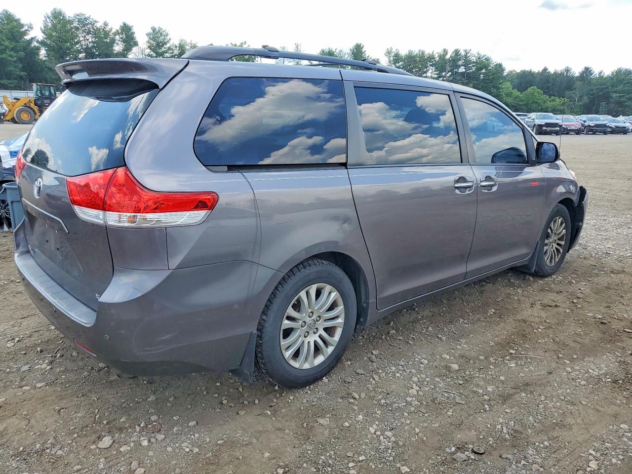 2013 Toyota Sienna Xle 8-passenger Gray vin: 5TDYK3DC4DS345182