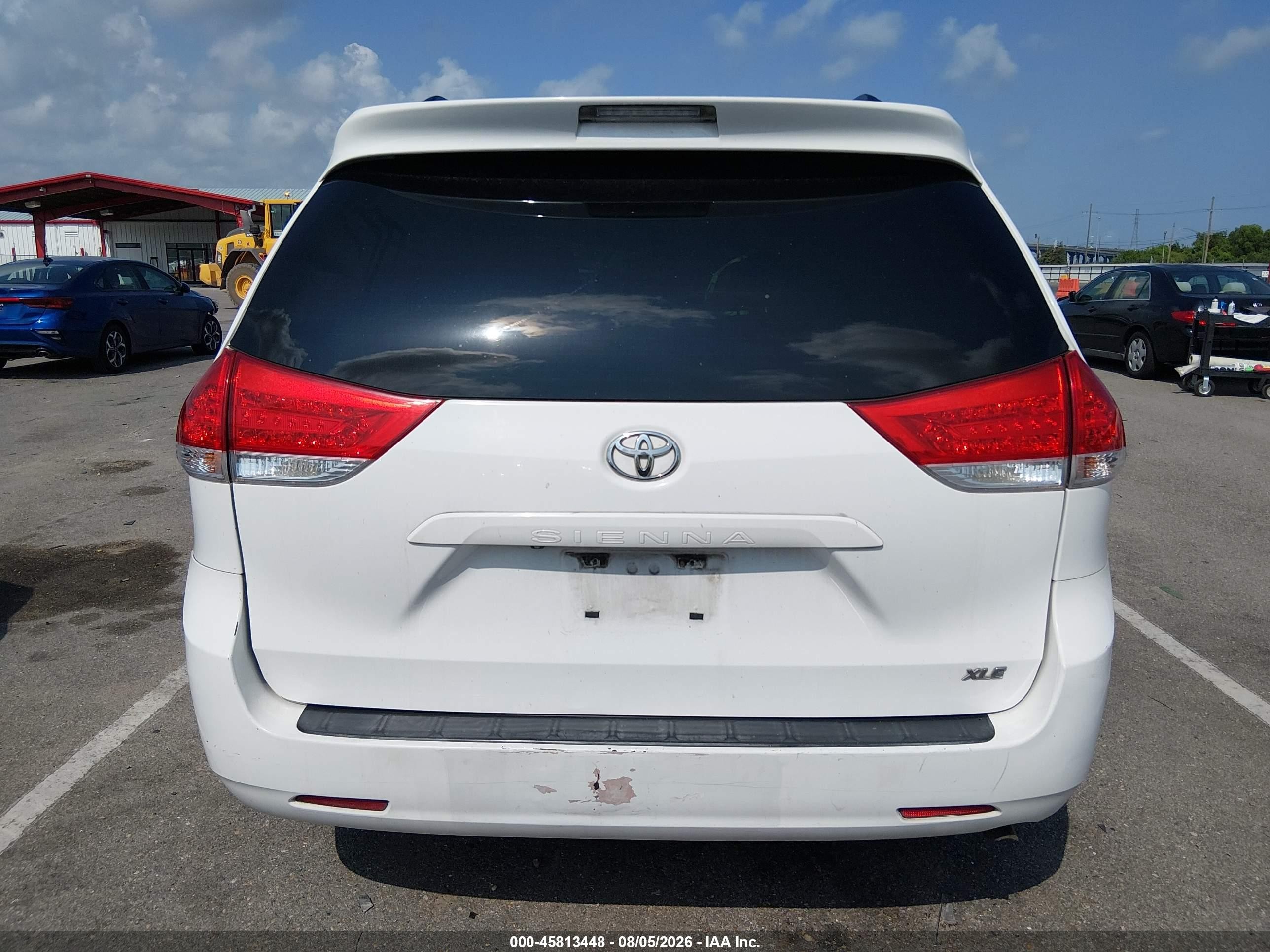 2013 Toyota Sienna Xle V6 8 Passenger White vin: 5TDYK3DC4DS351371