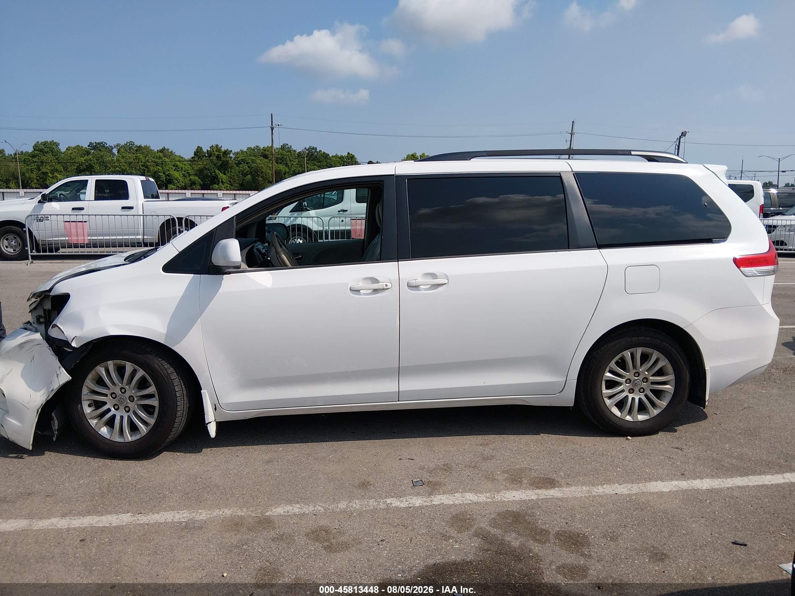 2013 Toyota Sienna Xle V6 8 Passenger White vin: 5TDYK3DC4DS351371