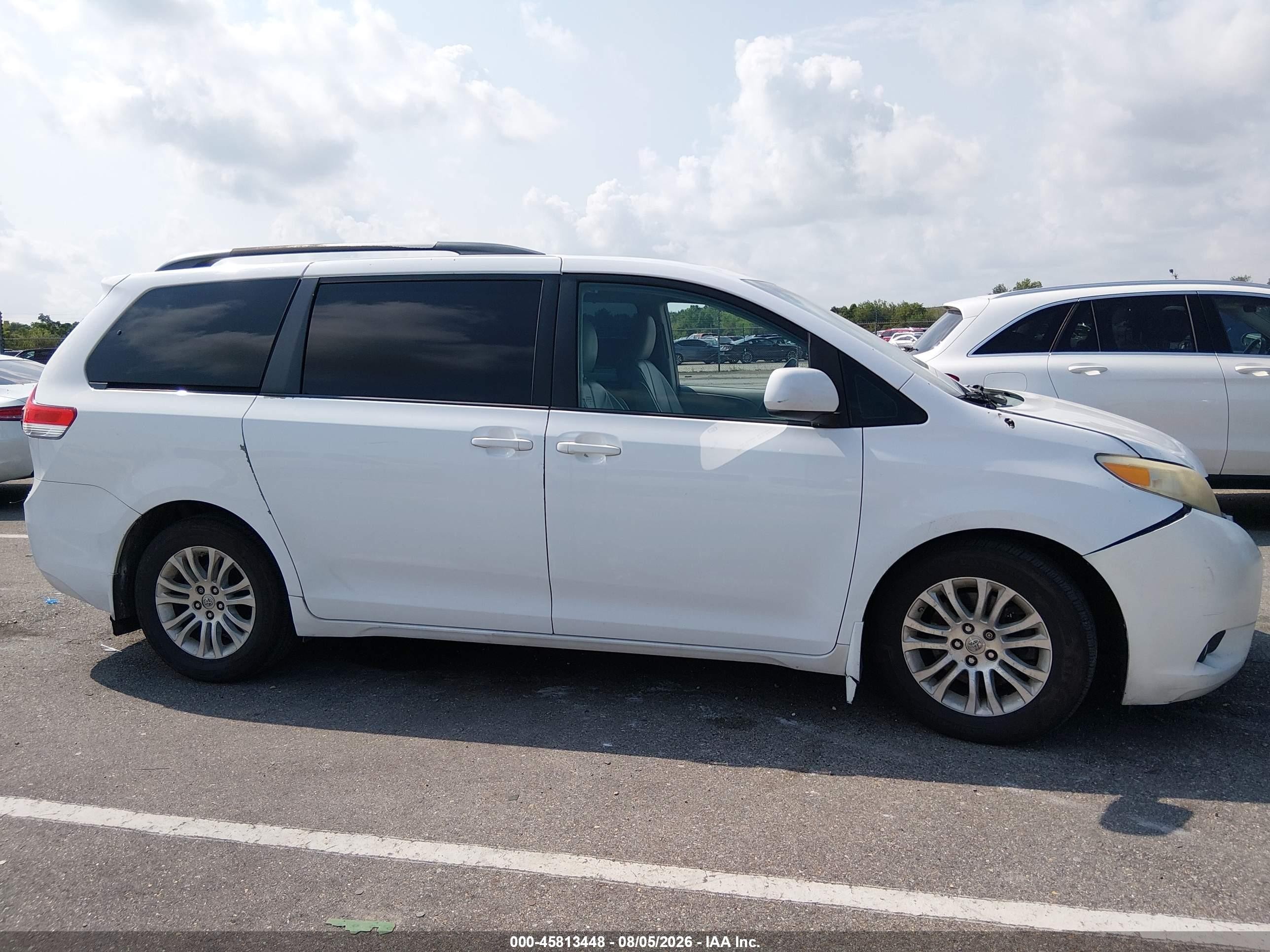 2013 Toyota Sienna Xle V6 8 Passenger White vin: 5TDYK3DC4DS351371