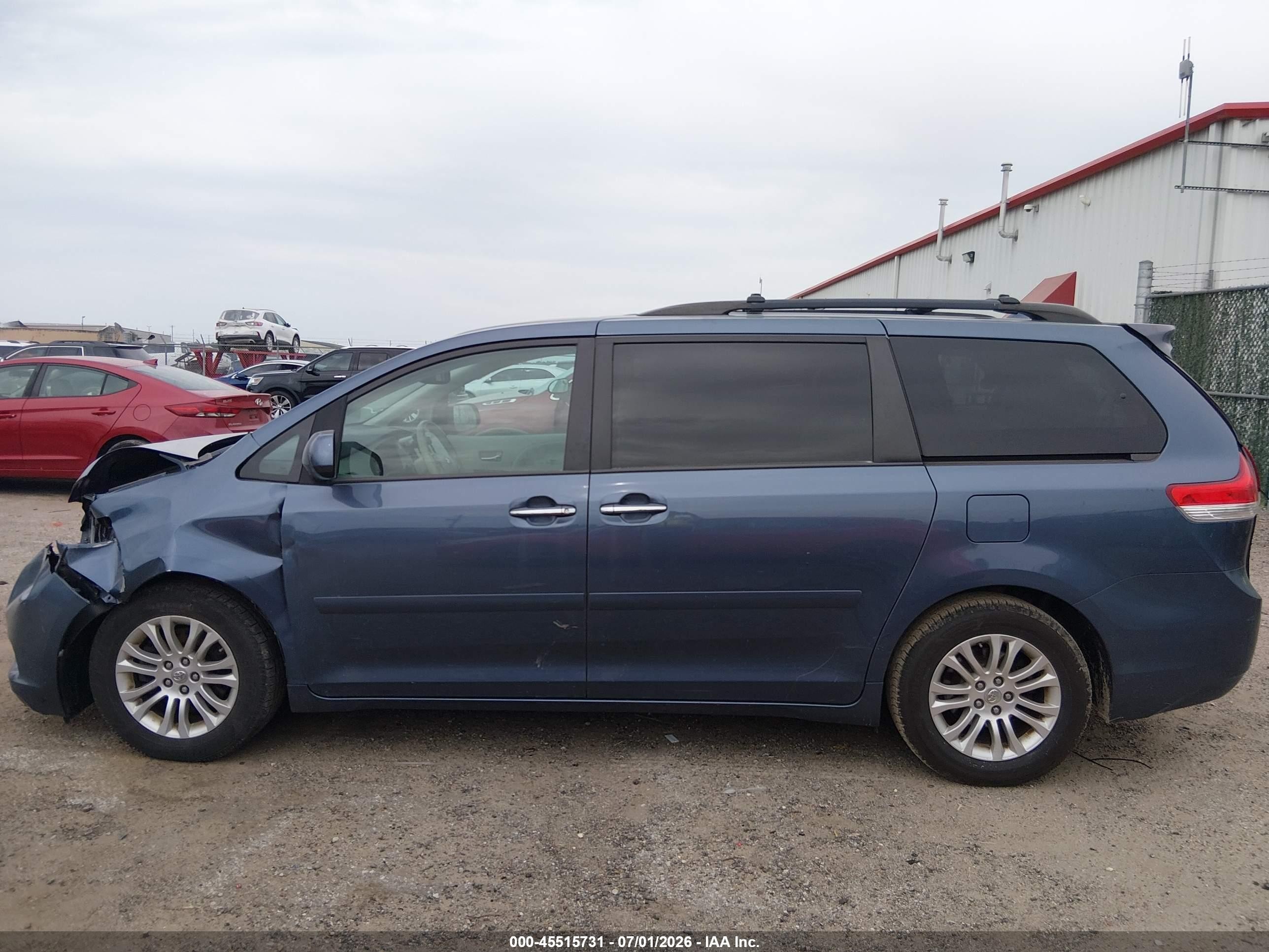 2013 Toyota Sienna Xle V6 8 Passenger Синий vin: 5TDYK3DC4DS361298
