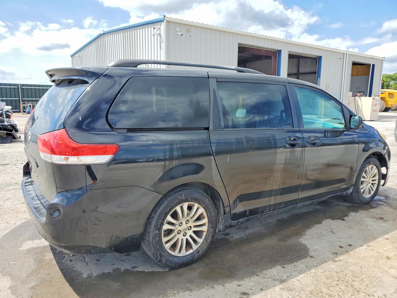 2013 Toyota Sienna Xle 8-passenger Черный vin: 5TDYK3DC4DS361835