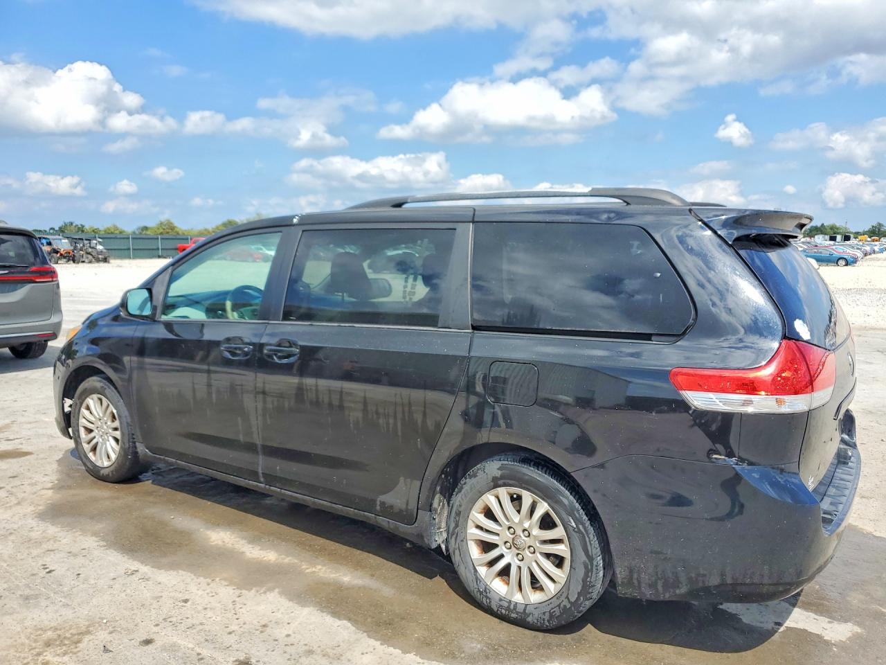 2013 Toyota Sienna Xle 8-passenger Черный vin: 5TDYK3DC4DS361835