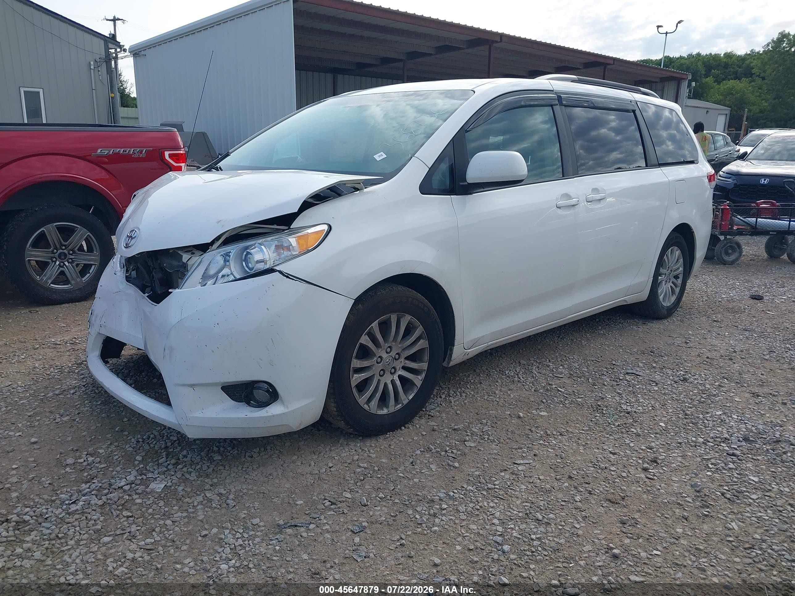 2013 Toyota Sienna Xle V6 8 Passenger White vin: 5TDYK3DC4DS368736