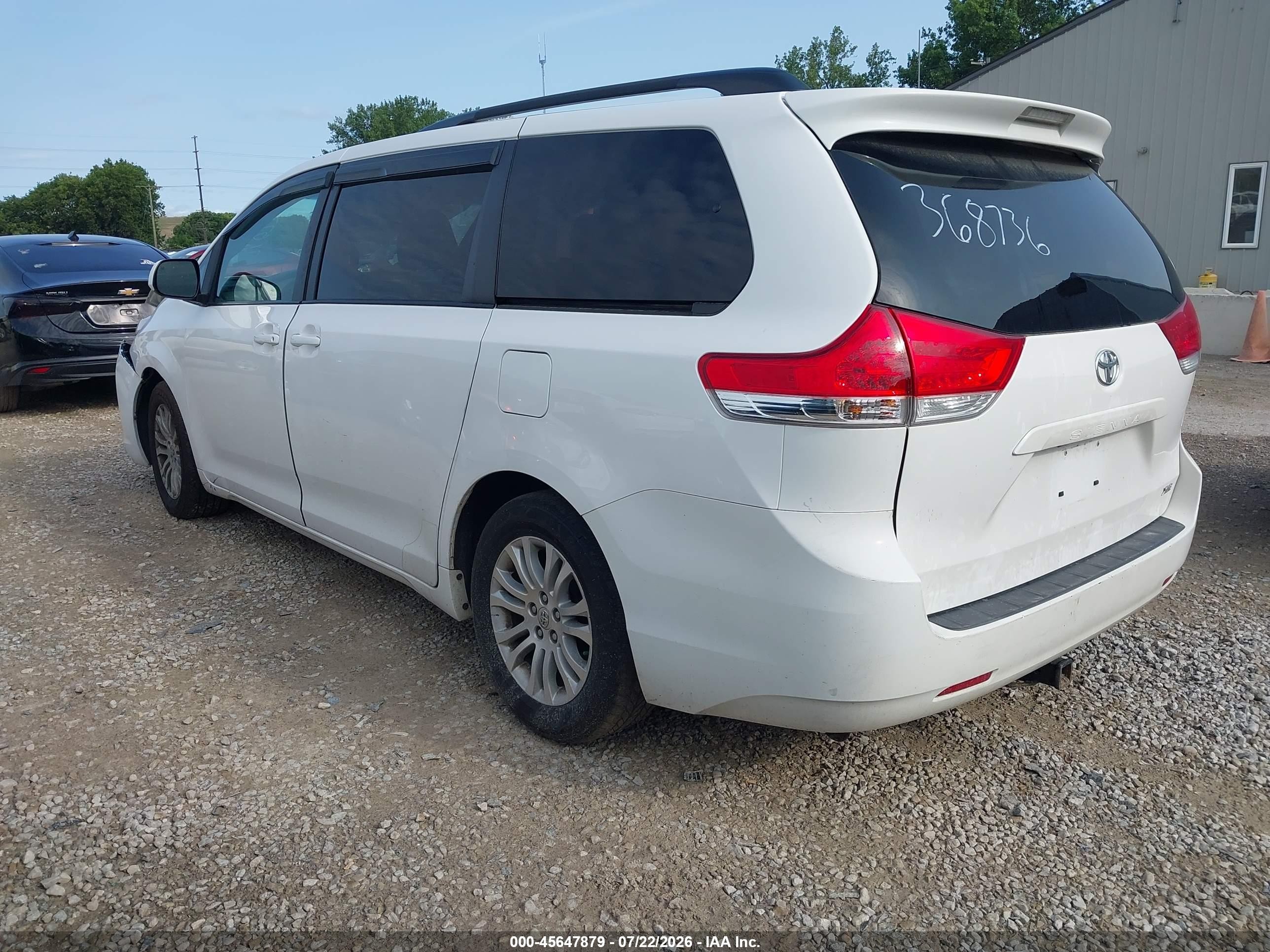 2013 Toyota Sienna Xle V6 8 Passenger White vin: 5TDYK3DC4DS368736