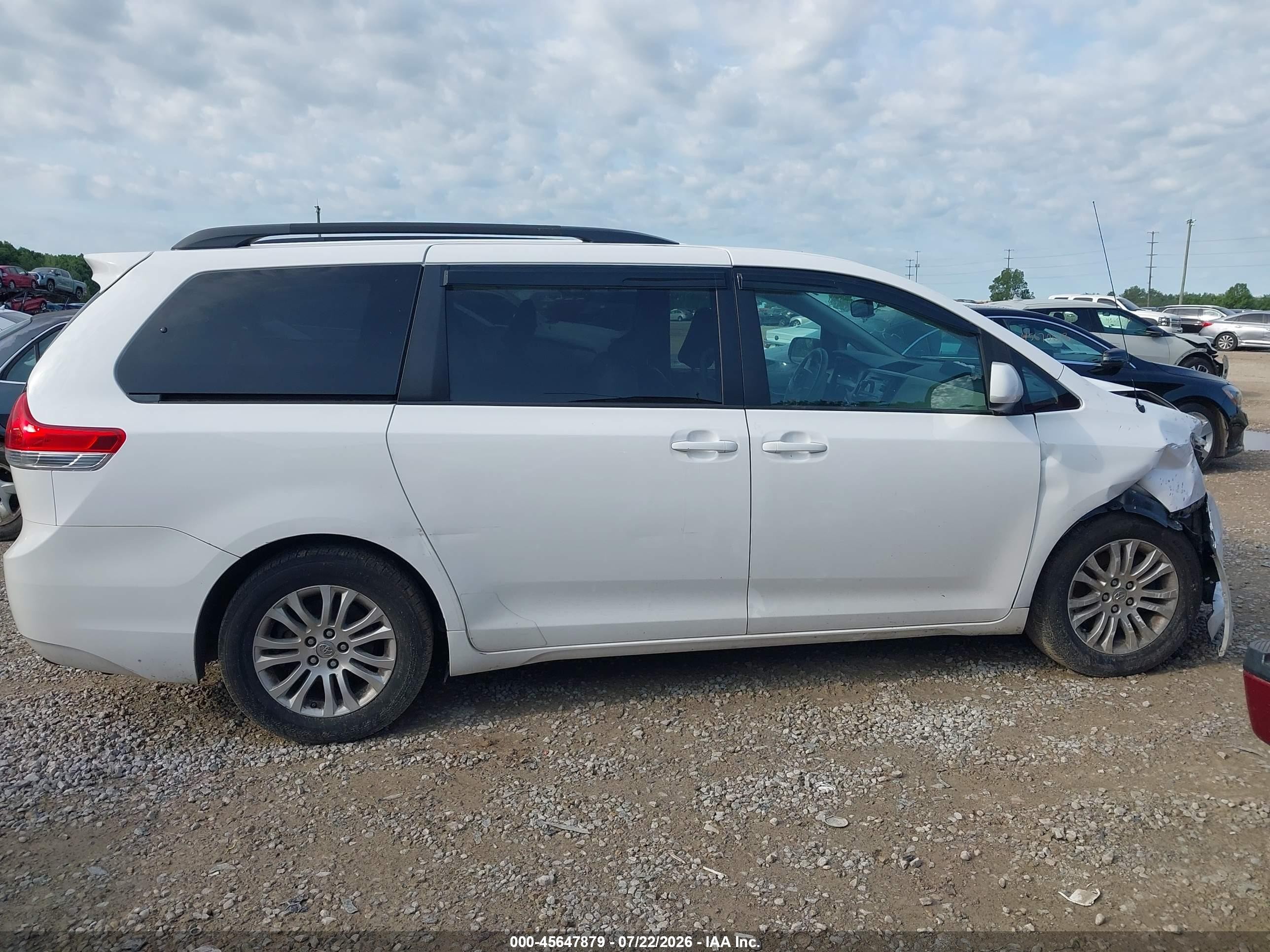 2013 Toyota Sienna Xle V6 8 Passenger White vin: 5TDYK3DC4DS368736