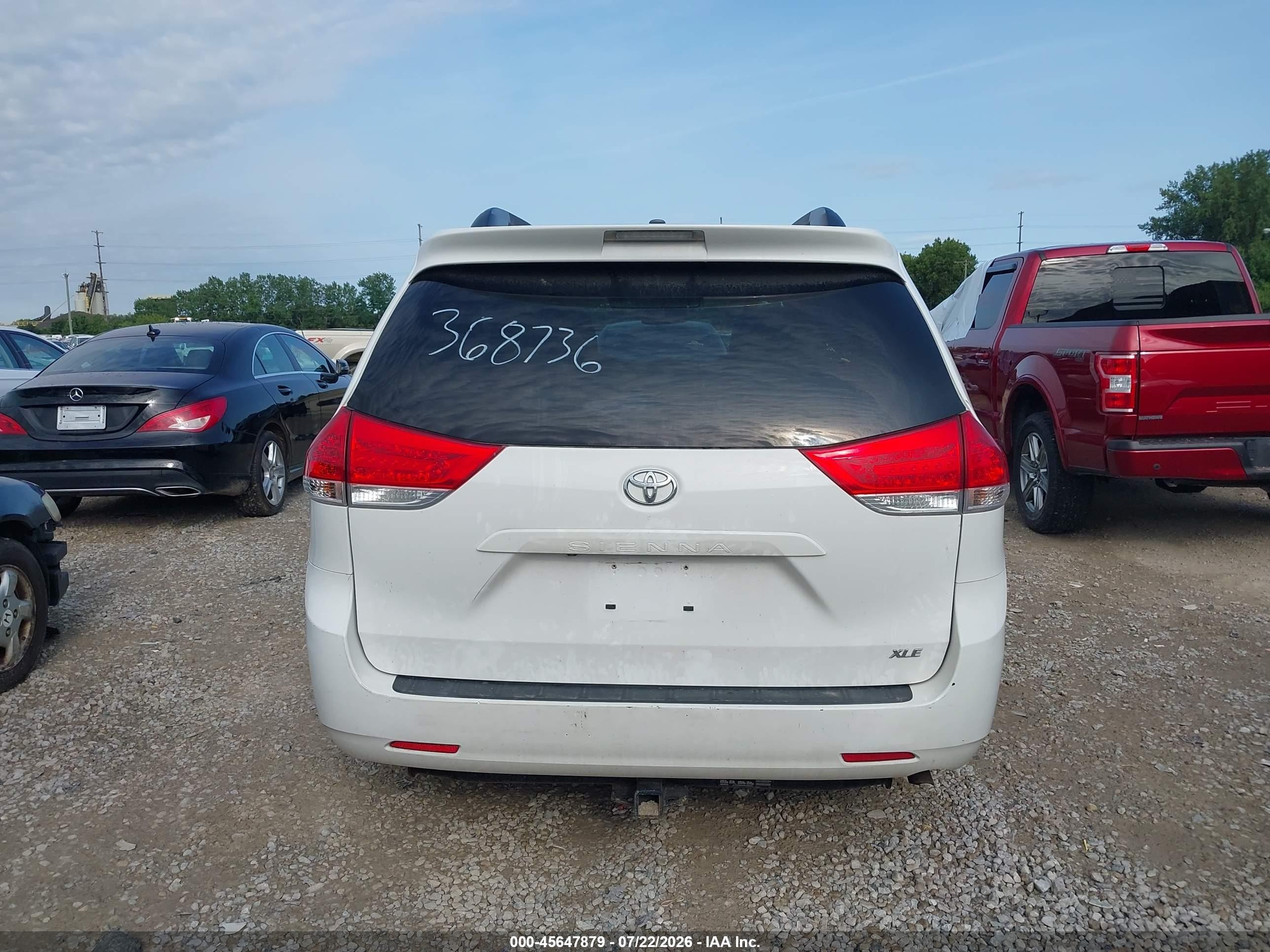 2013 Toyota Sienna Xle V6 8 Passenger White vin: 5TDYK3DC4DS368736