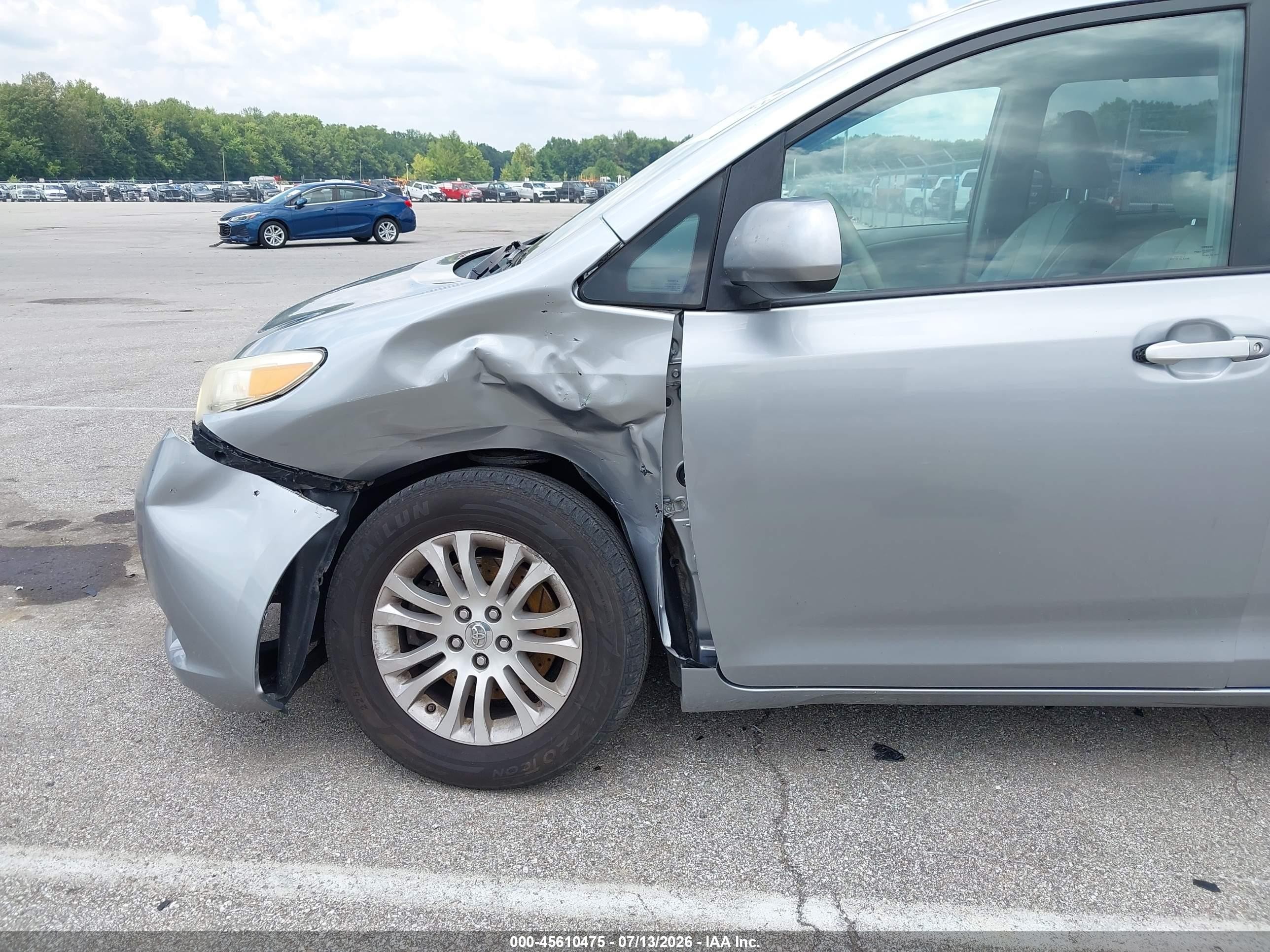 2013 Toyota Sienna Xle V6 8 Passenger Silver vin: 5TDYK3DC4DS374228