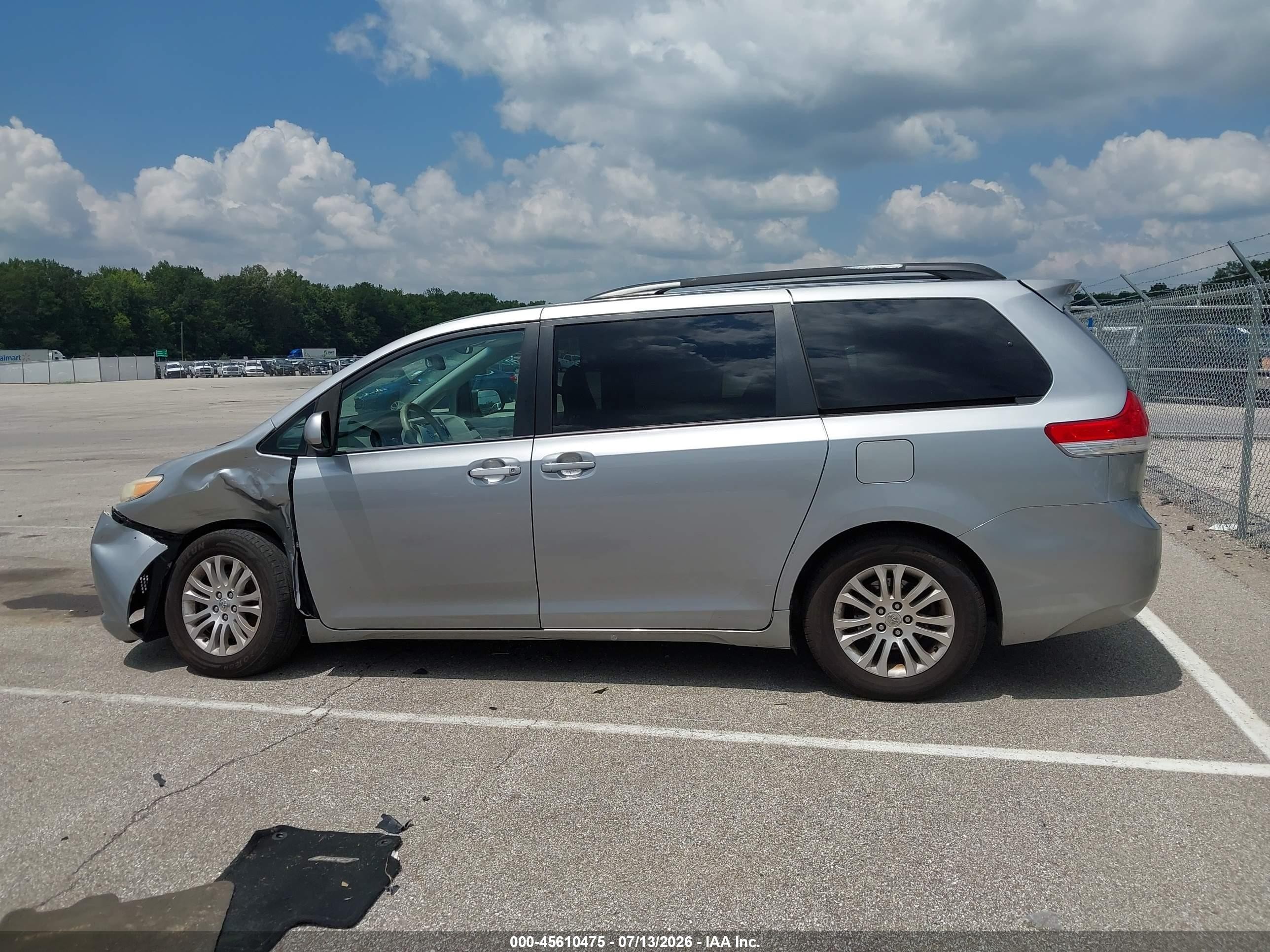 2013 Toyota Sienna Xle V6 8 Passenger Silver vin: 5TDYK3DC4DS374228