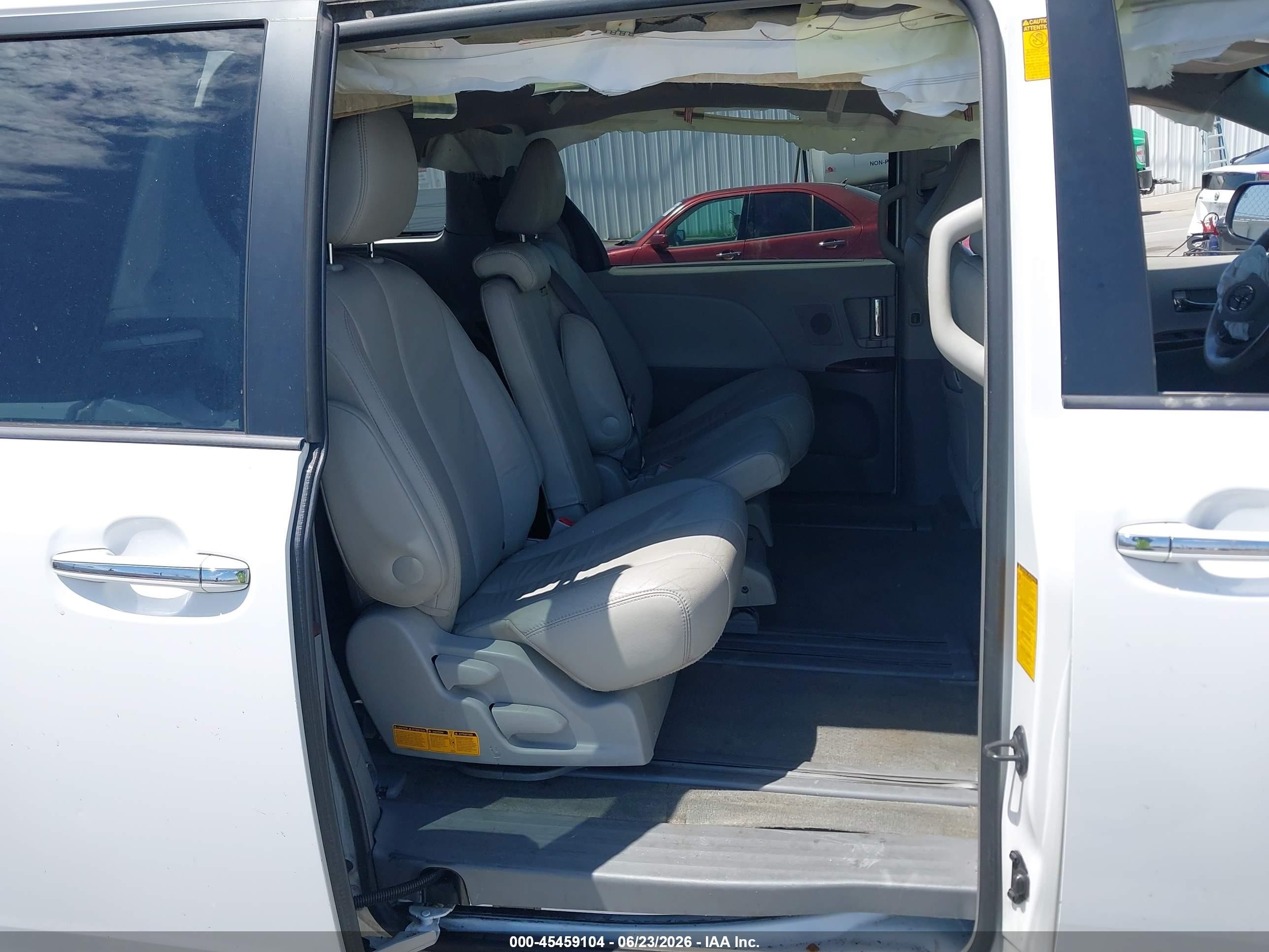 2013 Toyota Sienna Xle V6 8 Passenger White vin: 5TDYK3DC4DS376464