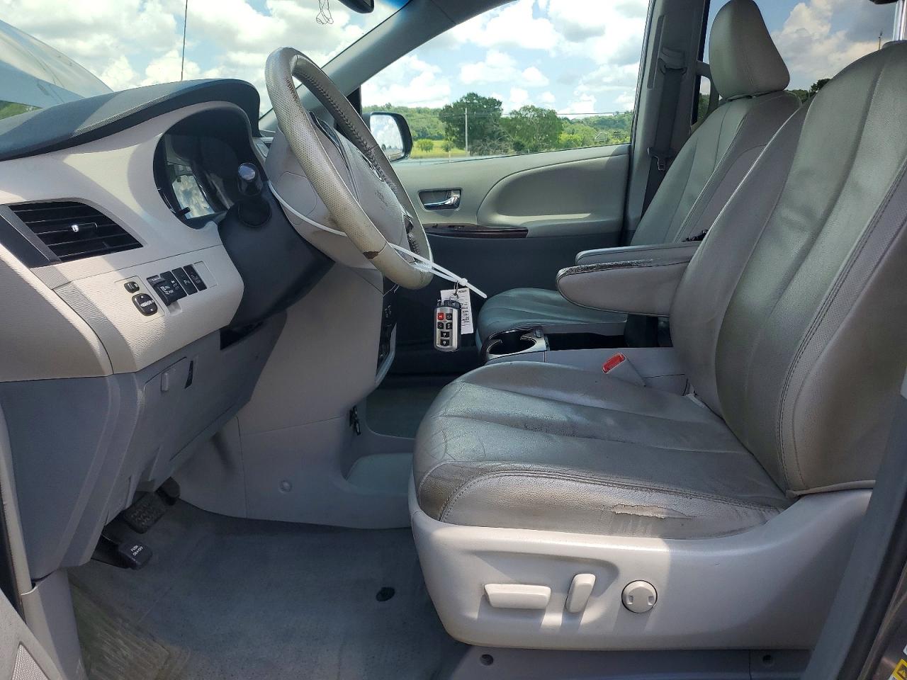 2013 Toyota Sienna Xle 8-passenger Gray vin: 5TDYK3DC4DS400228