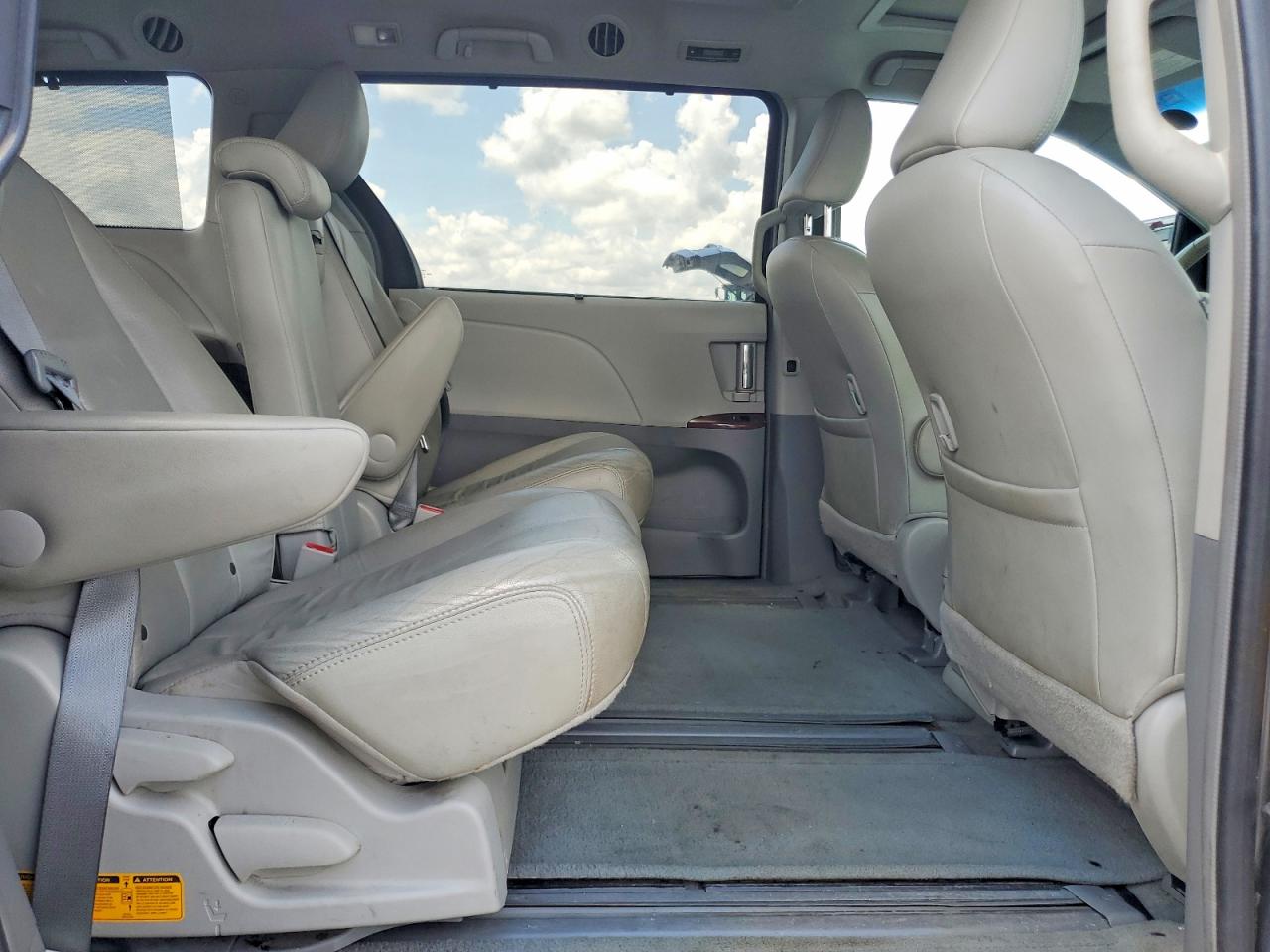 2013 Toyota Sienna Xle 8-passenger Gray vin: 5TDYK3DC4DS400228