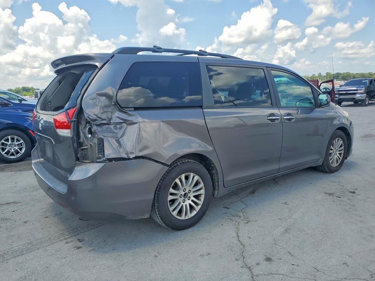 2013 Toyota Sienna Xle 8-passenger Gray vin: 5TDYK3DC4DS400228