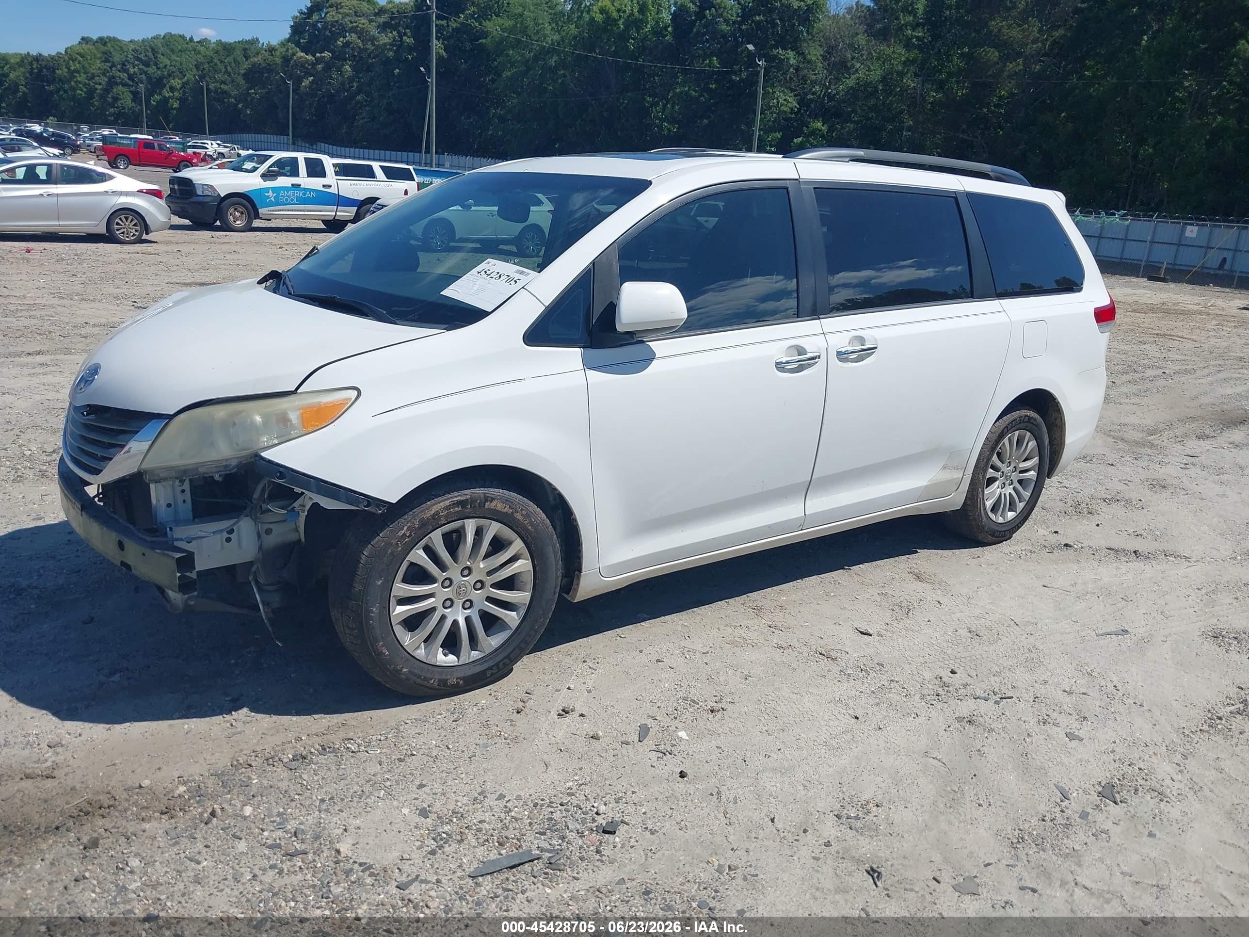 2014 Toyota Sienna Xle V6 8 Passenger White vin: 5TDYK3DC4ES415488