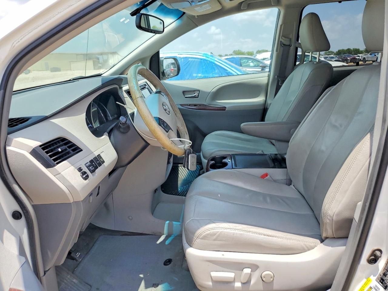 2014 Toyota Sienna Xle 8-passenger White vin: 5TDYK3DC4ES416527