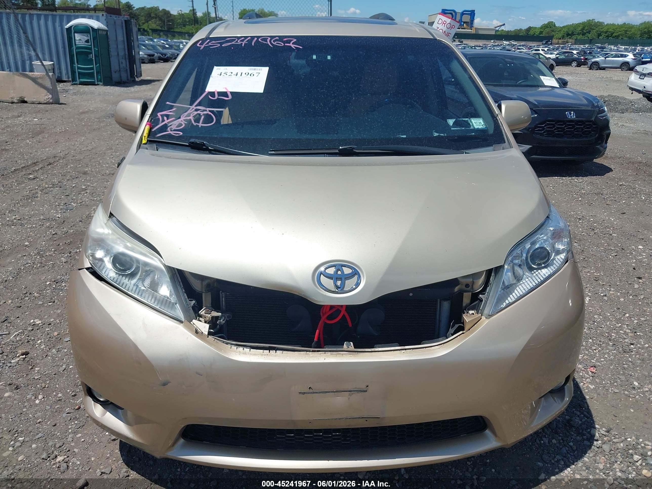 2014 Toyota Sienna Xle V6 8 Passenger Золотой vin: 5TDYK3DC4ES418021