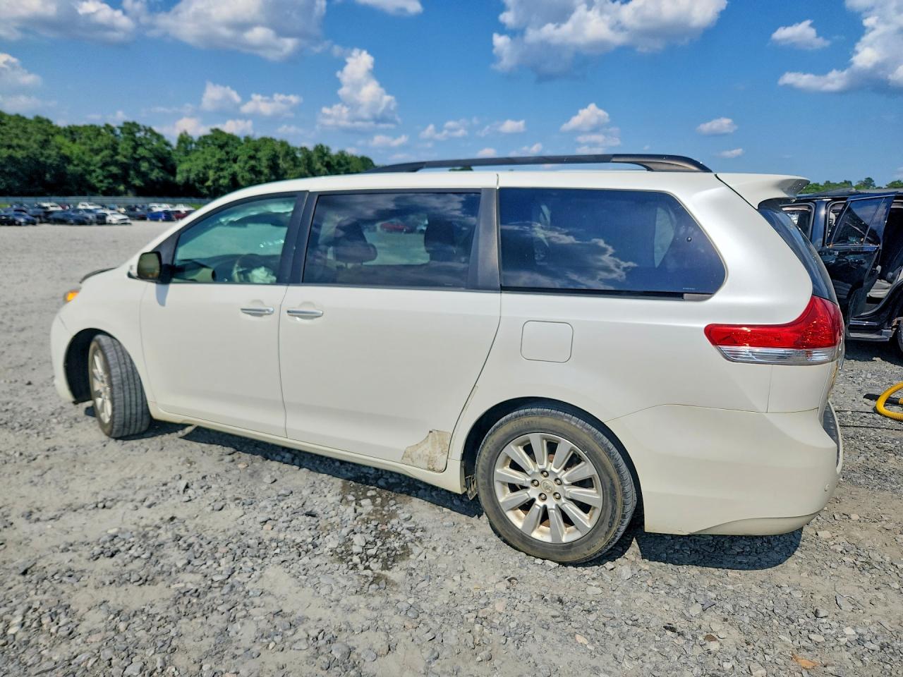 2014 Toyota Sienna Limited 7-passenger White vin: 5TDYK3DC4ES428872
