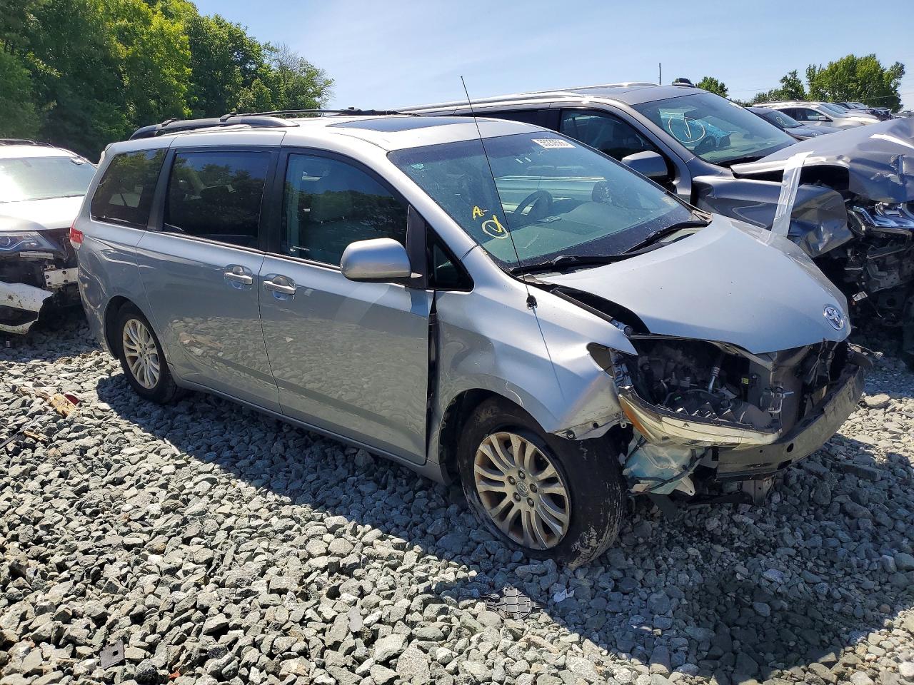 2014 Toyota Sienna Xle 8-passenger Серебряный vin: 5TDYK3DC4ES433277