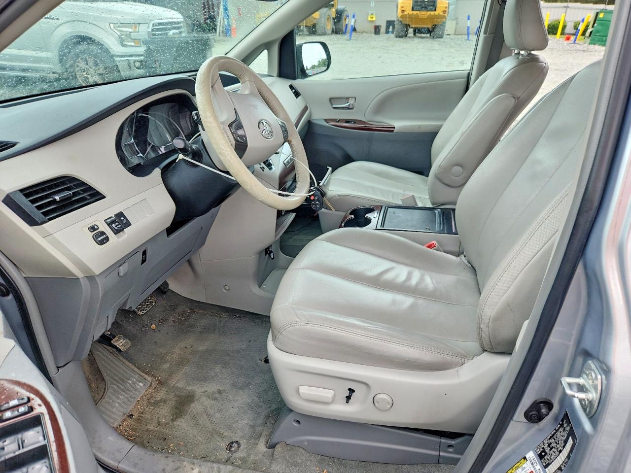 2014 Toyota Sienna Xle 8-passenger Серебряный vin: 5TDYK3DC4ES433277