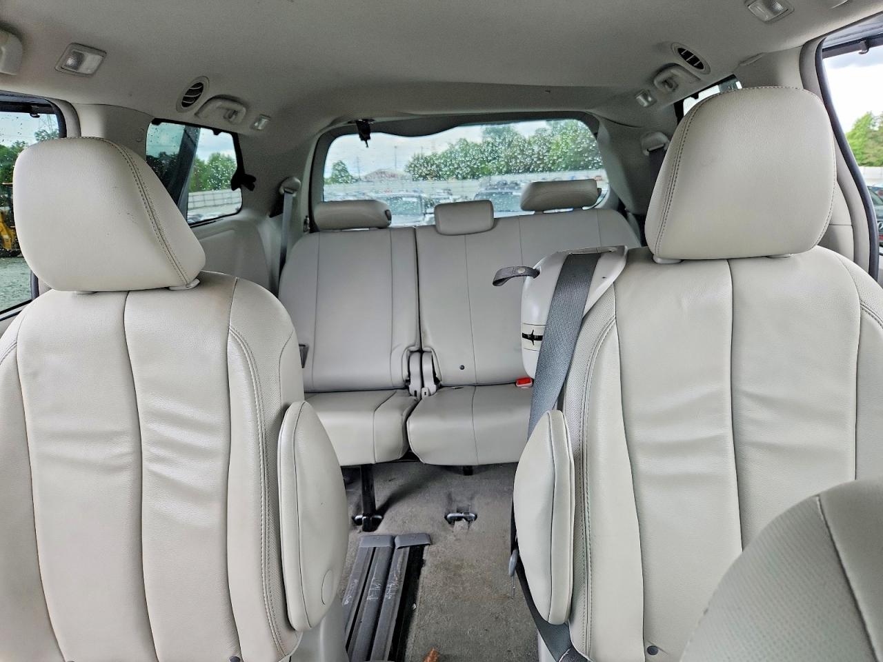 2014 Toyota Sienna Xle 8-passenger Серебряный vin: 5TDYK3DC4ES433277
