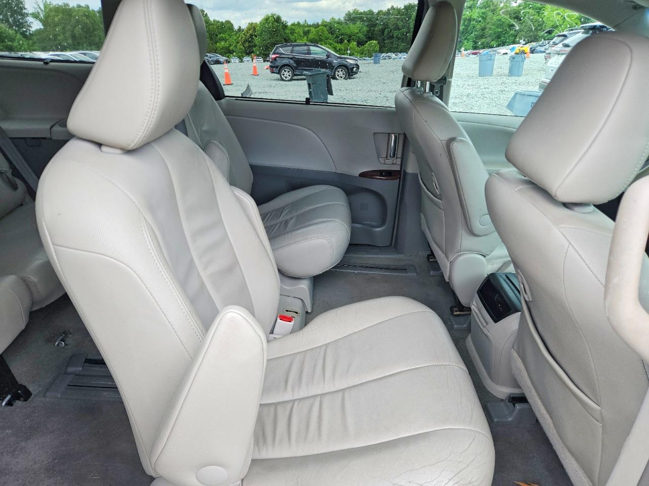 2014 Toyota Sienna Xle 8-passenger Серебряный vin: 5TDYK3DC4ES433277