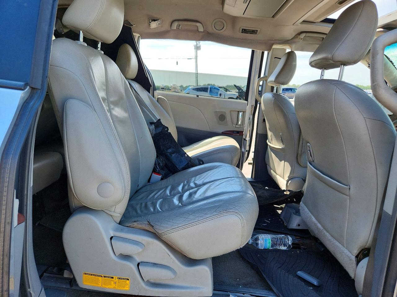 2014 Toyota Sienna Xle 8-passenger Silver vin: 5TDYK3DC4ES434901