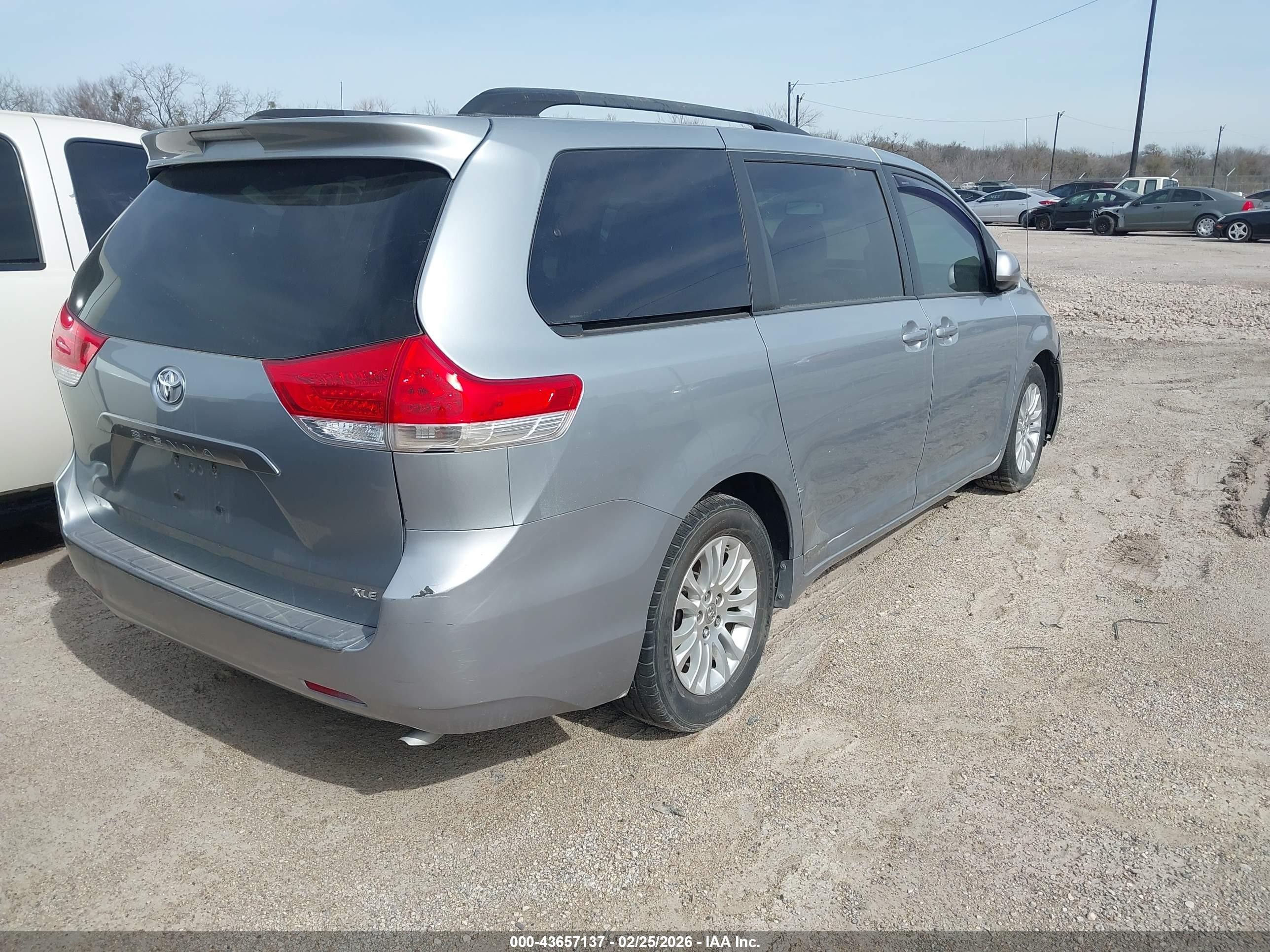 2014 Toyota Sienna Xle V6 8 Passenger Gray vin: 5TDYK3DC4ES437877