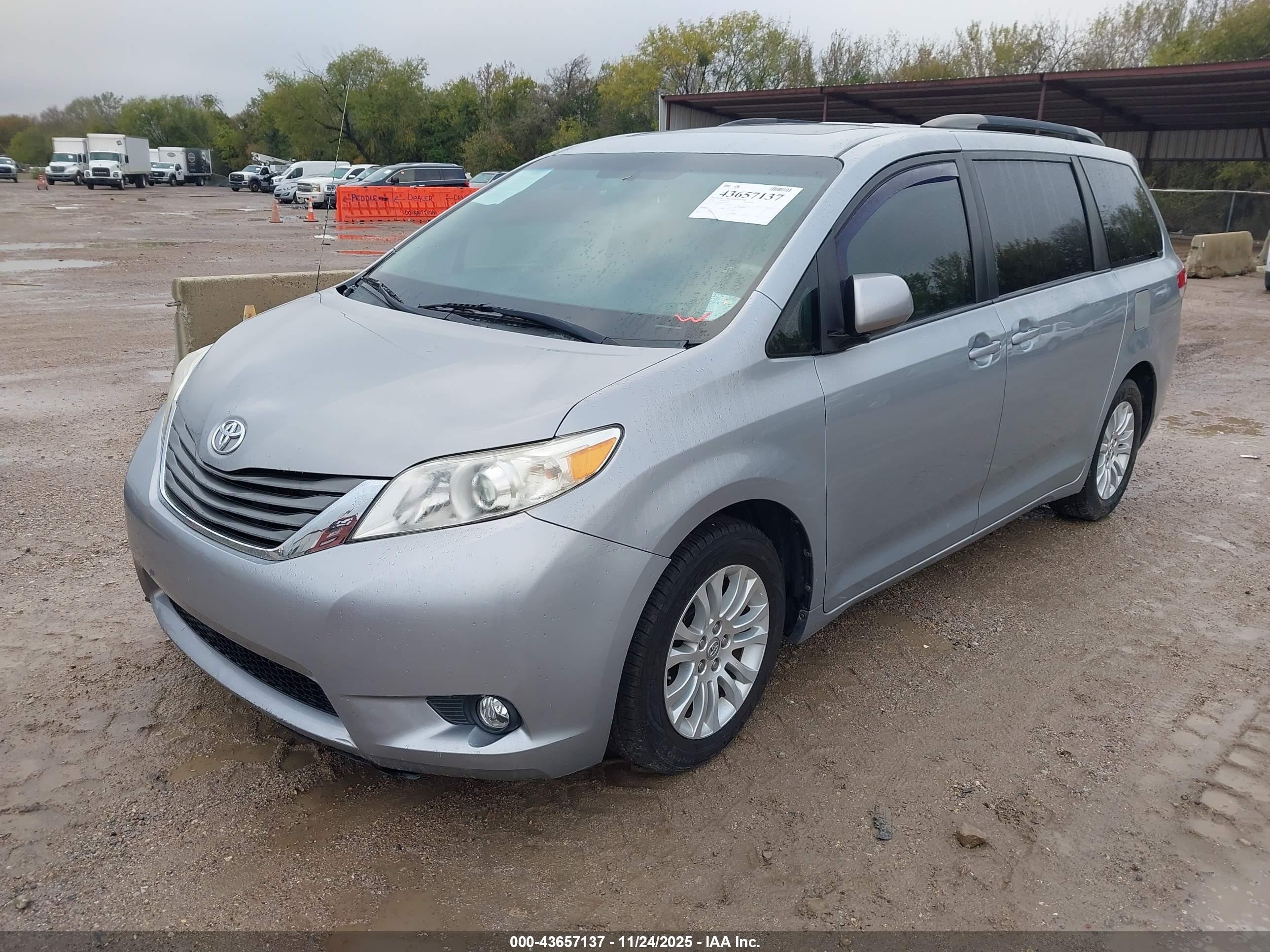 2014 Toyota Sienna Xle V6 8 Passenger Gray vin: 5TDYK3DC4ES437877