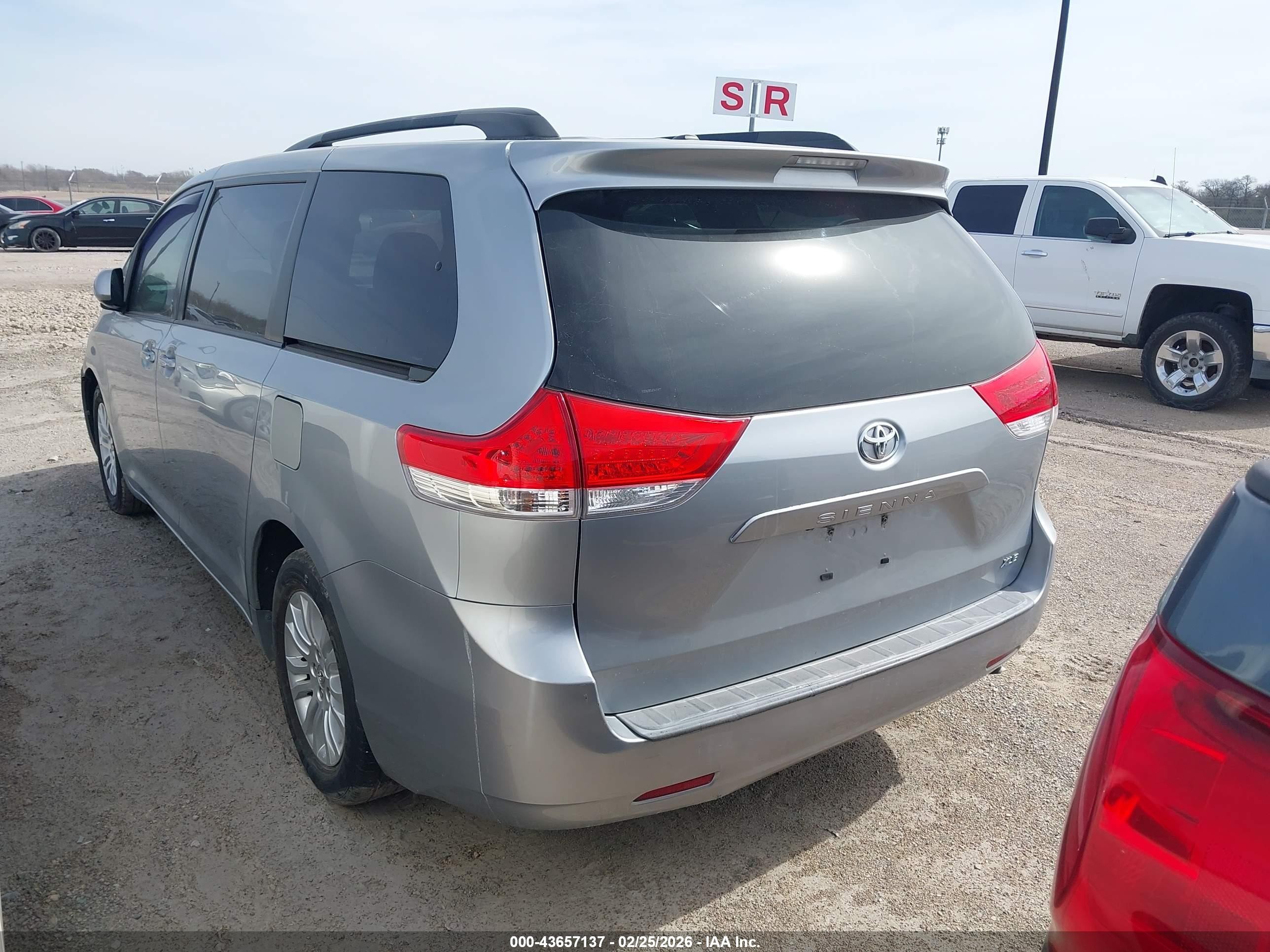 2014 Toyota Sienna Xle V6 8 Passenger Gray vin: 5TDYK3DC4ES437877