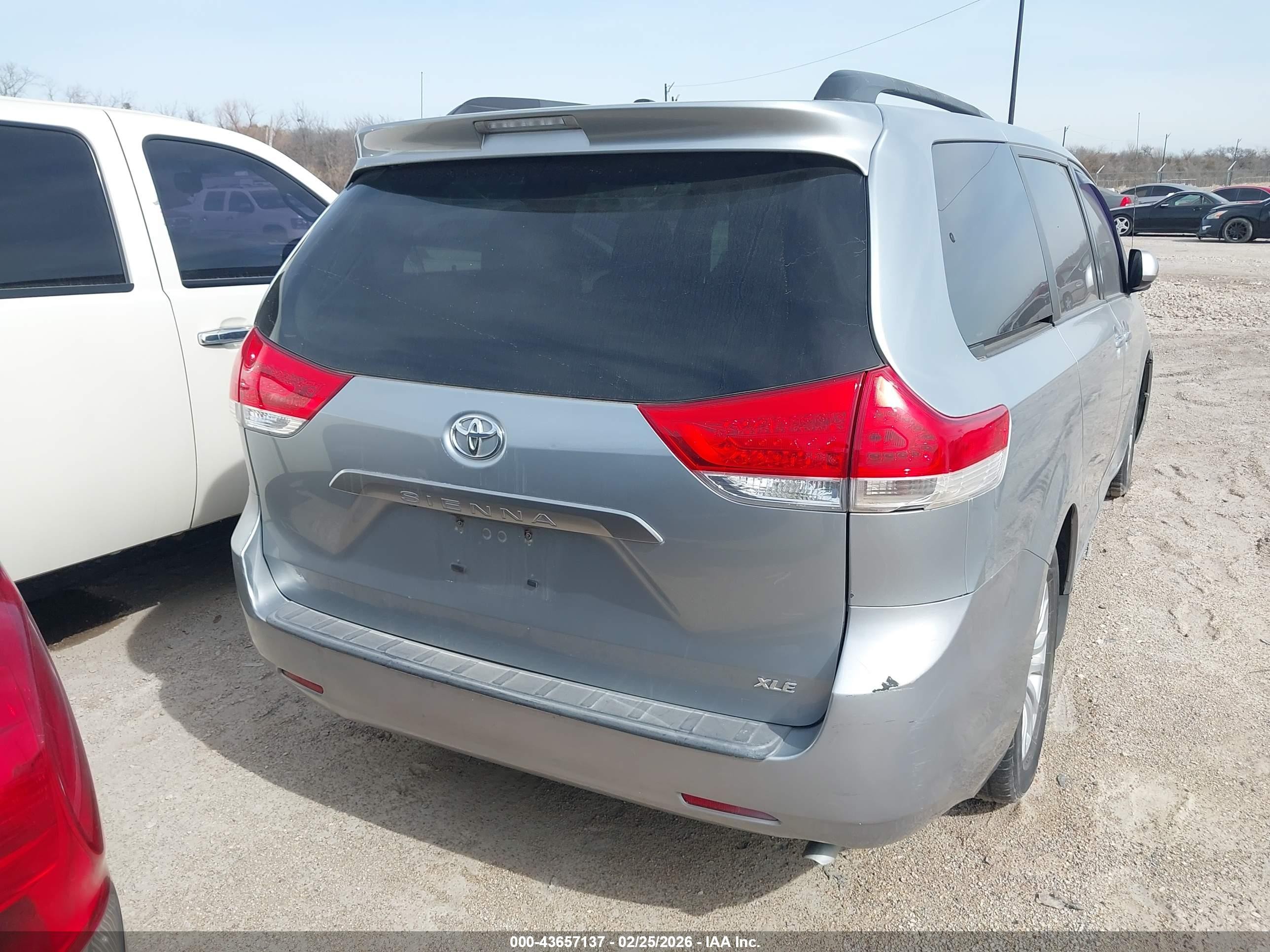 2014 Toyota Sienna Xle V6 8 Passenger Gray vin: 5TDYK3DC4ES437877