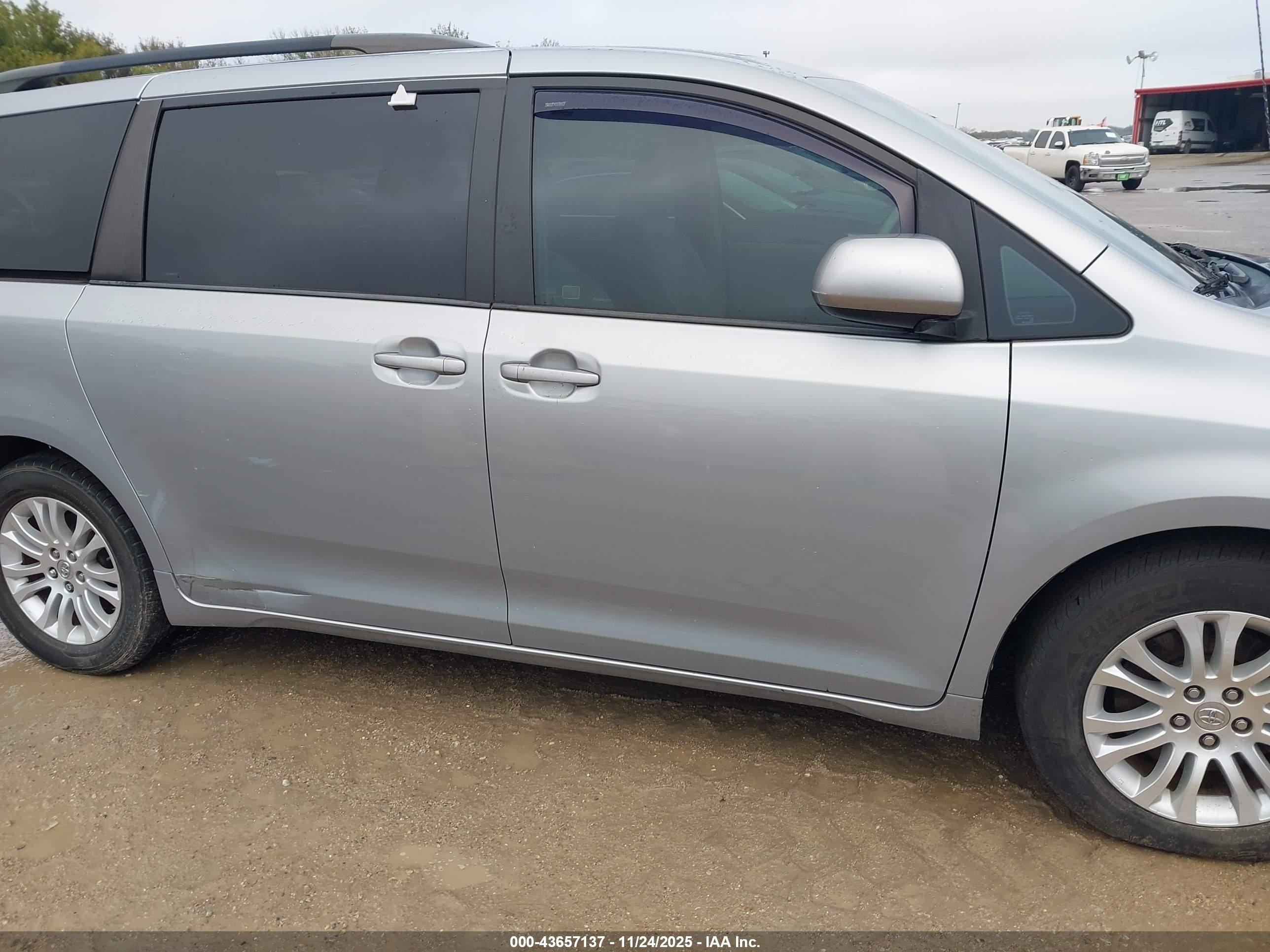 2014 Toyota Sienna Xle V6 8 Passenger Gray vin: 5TDYK3DC4ES437877