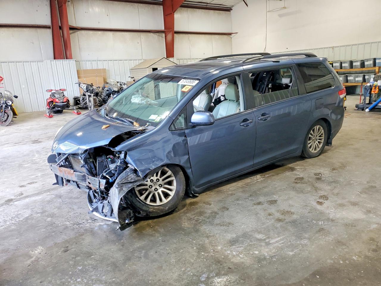 2014 Toyota Sienna Xle 8-passenger Blue vin: 5TDYK3DC4ES449267