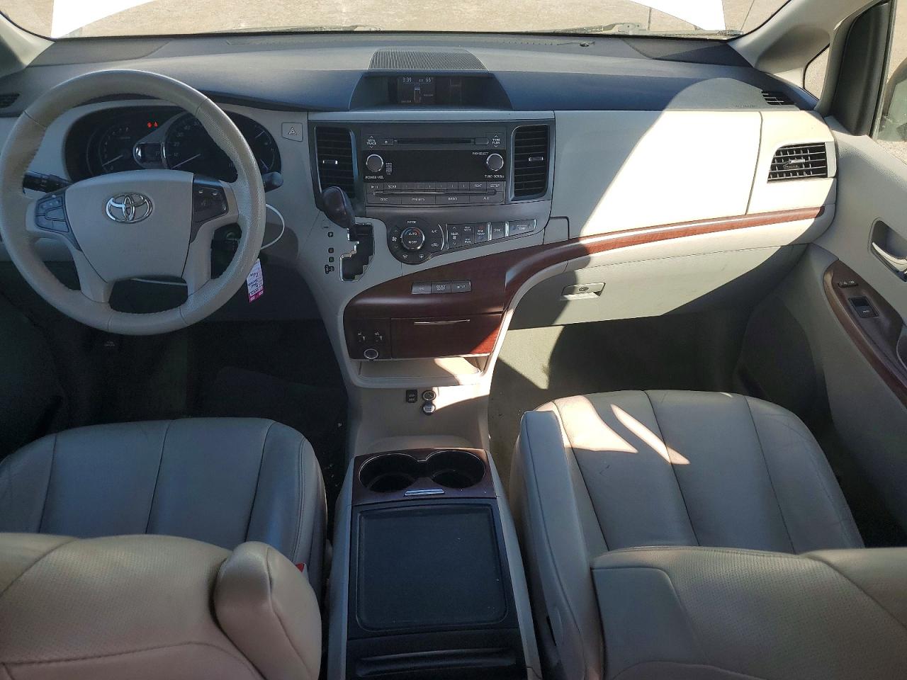 2014 Toyota Sienna Xle 8-passenger Белый vin: 5TDYK3DC4ES450354