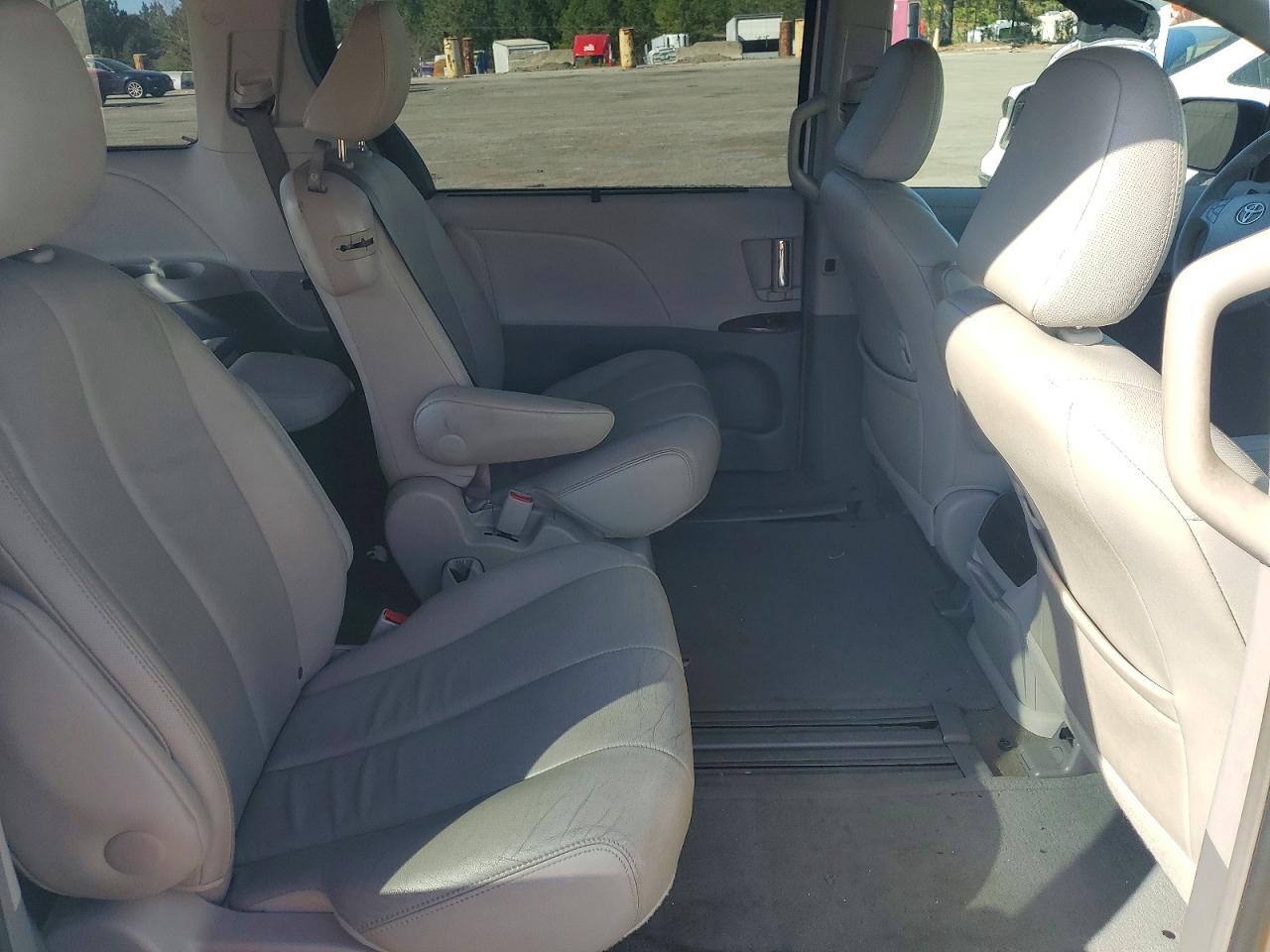 2014 Toyota Sienna Xle 8-passenger Белый vin: 5TDYK3DC4ES450354