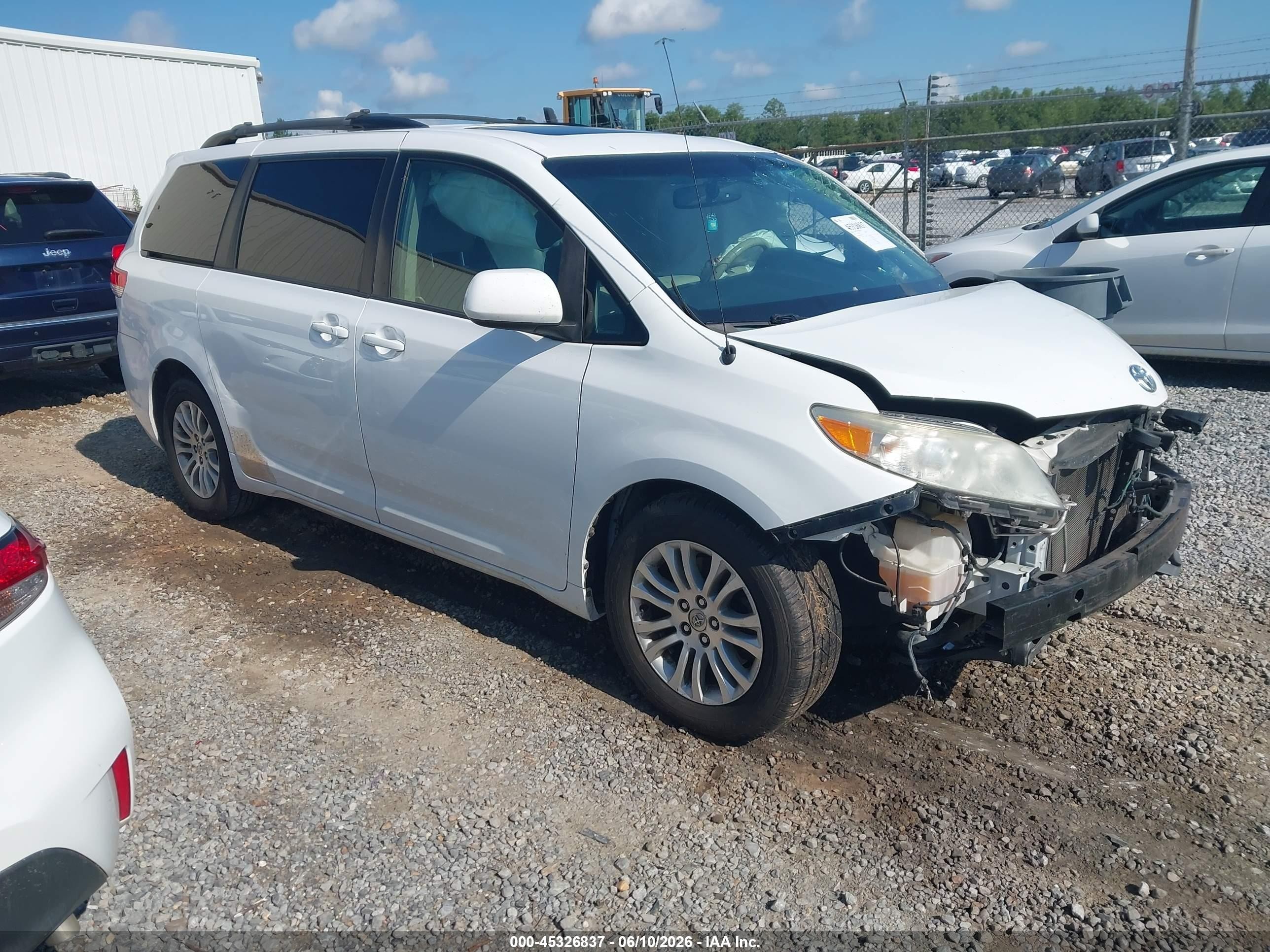 2014 Toyota Sienna Xle V6 8 Passenger White vin: 5TDYK3DC4ES454419
