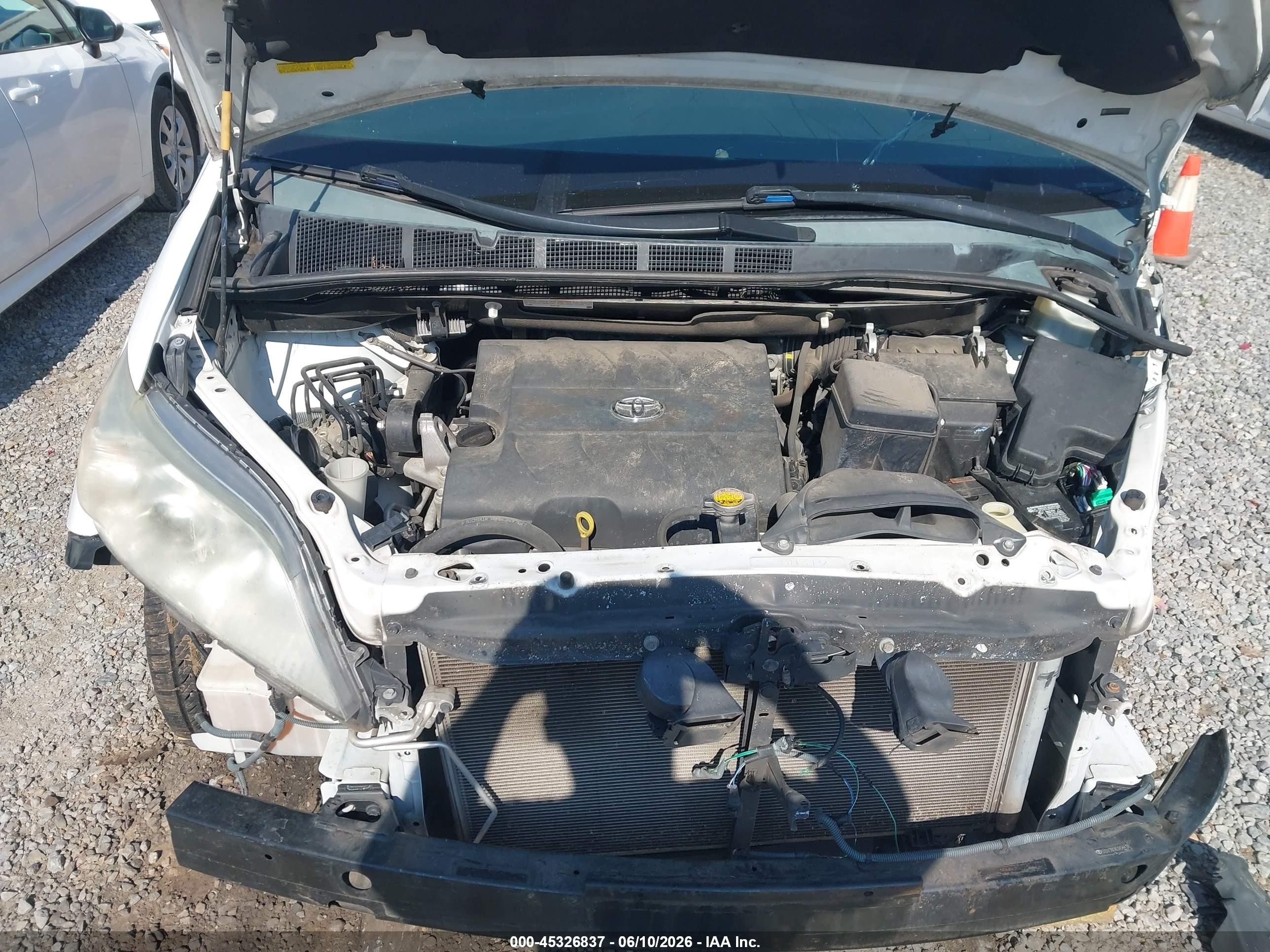 2014 Toyota Sienna Xle V6 8 Passenger White vin: 5TDYK3DC4ES454419