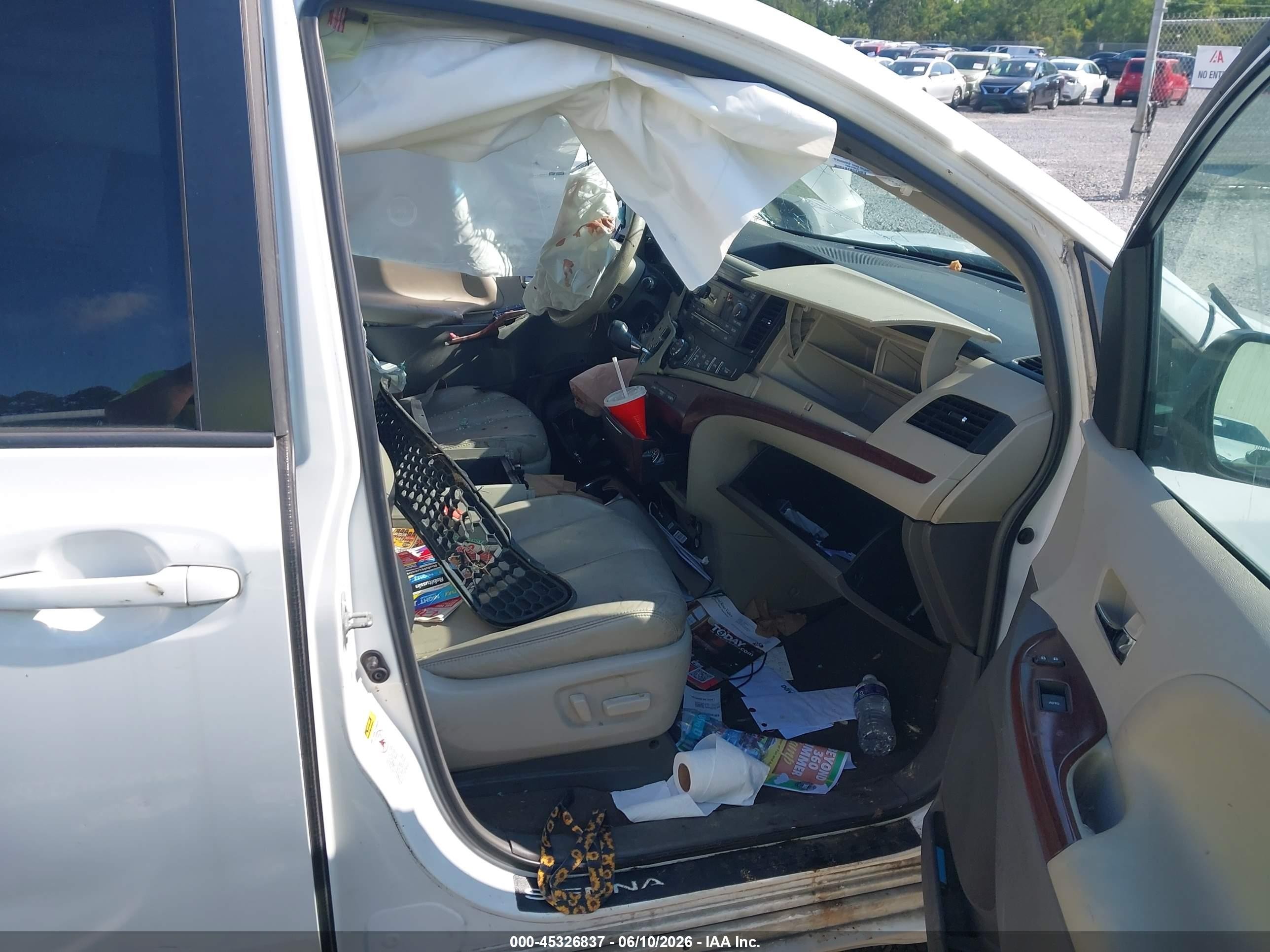 2014 Toyota Sienna Xle V6 8 Passenger White vin: 5TDYK3DC4ES454419