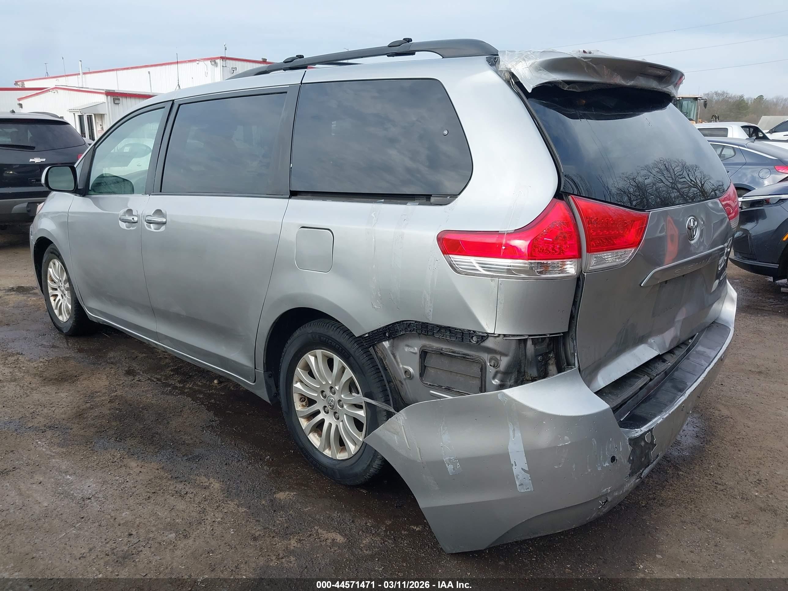 2014 Toyota Sienna Xle V6 8 Passenger Silver vin: 5TDYK3DC4ES456803