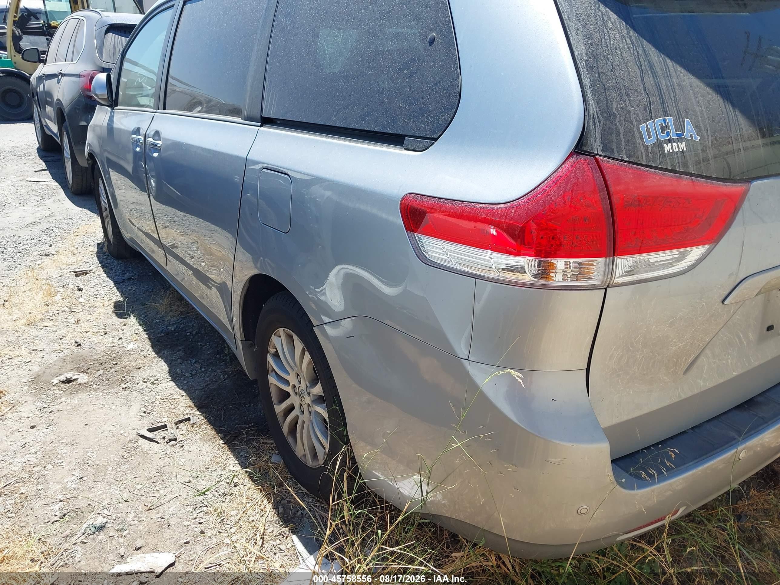 2014 Toyota Sienna Xle V6 8 Passenger Silver vin: 5TDYK3DC4ES459023