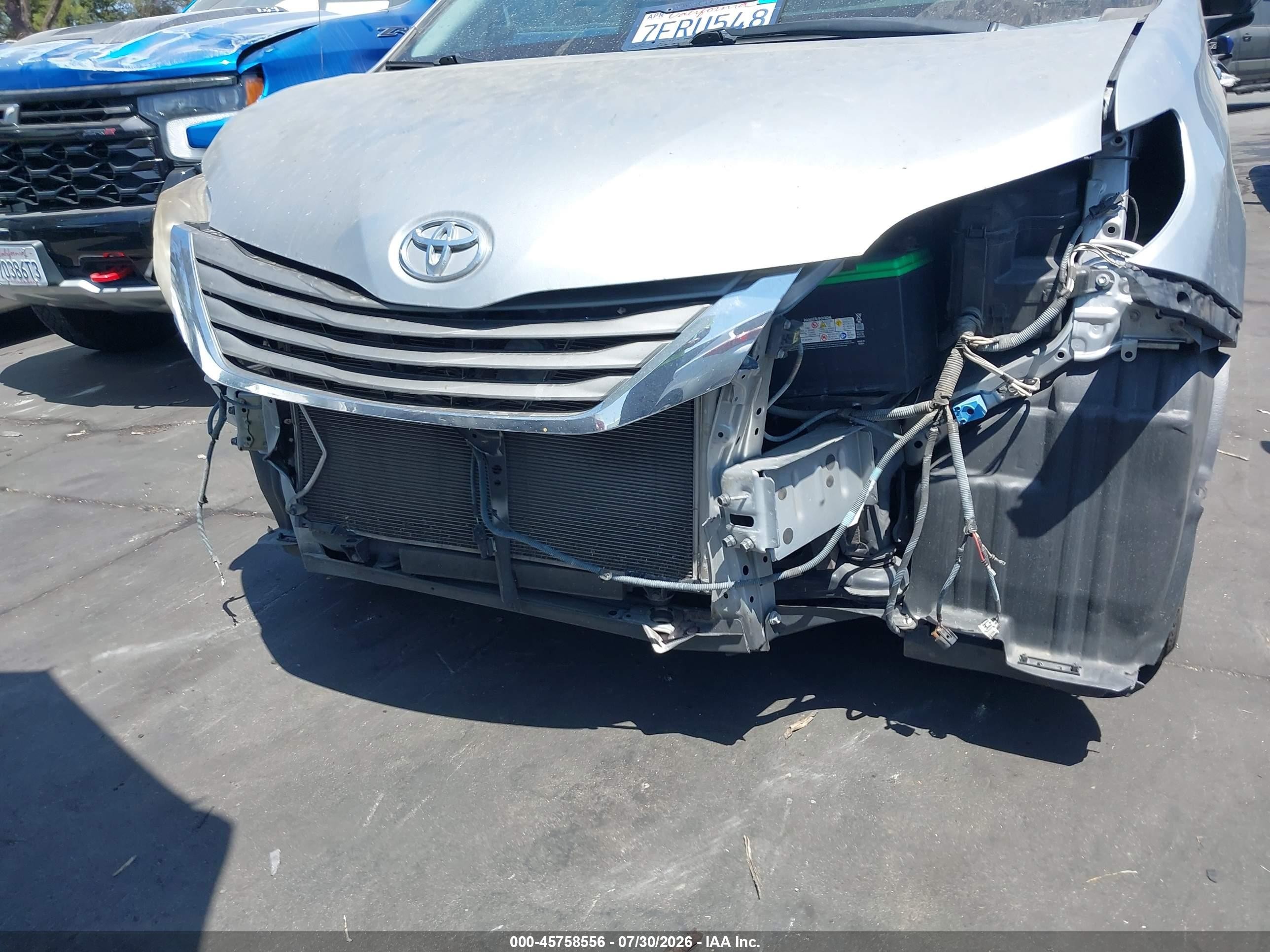 2014 Toyota Sienna Xle V6 8 Passenger Silver vin: 5TDYK3DC4ES459023
