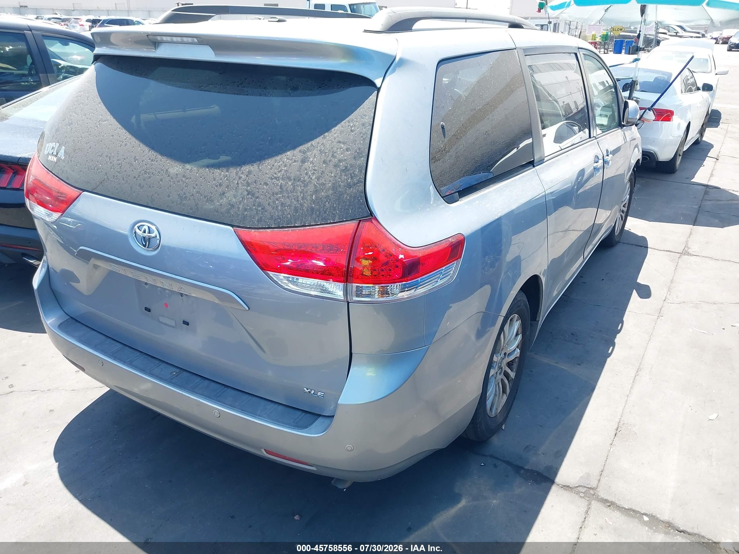 2014 Toyota Sienna Xle V6 8 Passenger Silver vin: 5TDYK3DC4ES459023