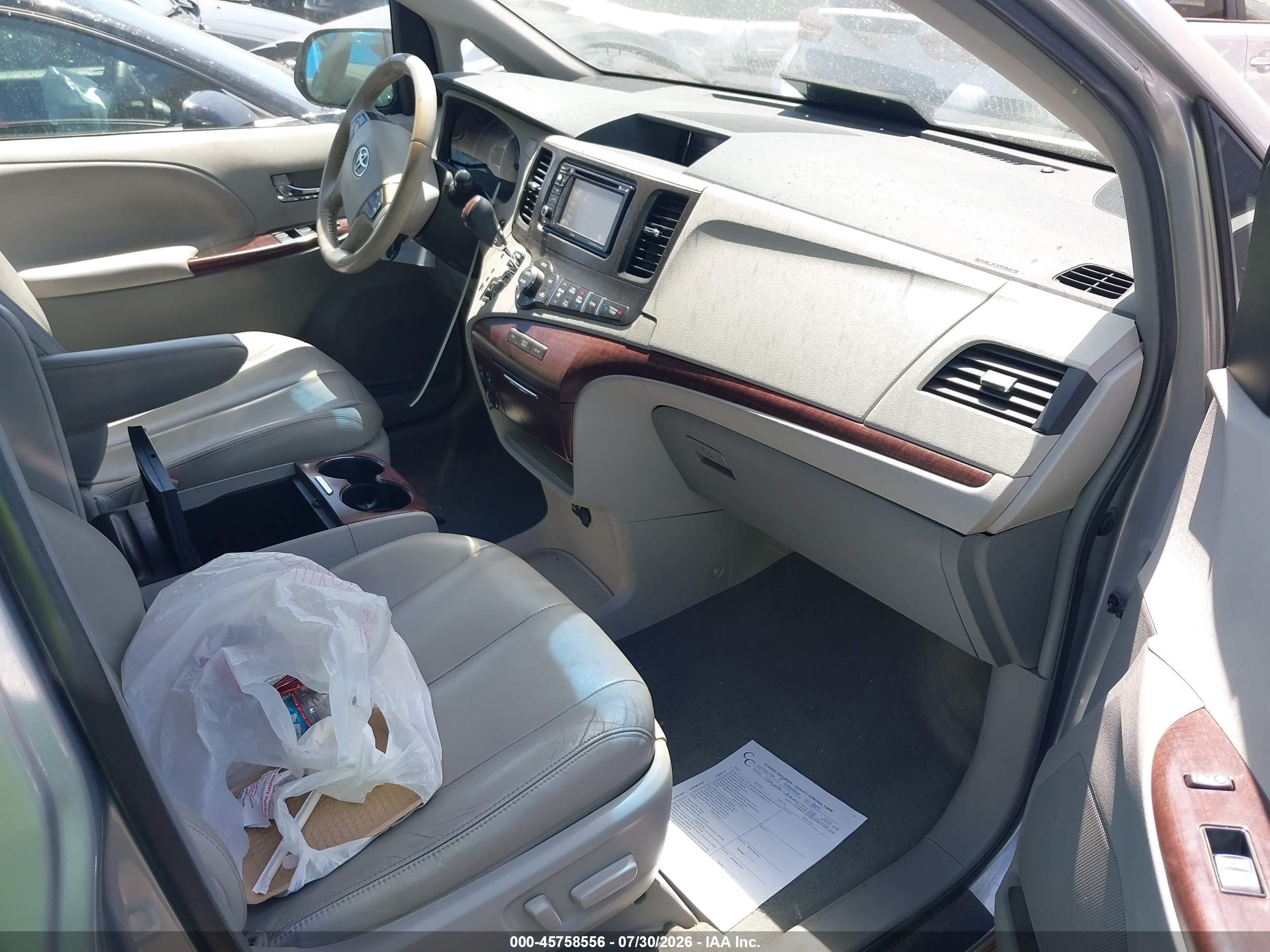 2014 Toyota Sienna Xle V6 8 Passenger Silver vin: 5TDYK3DC4ES459023