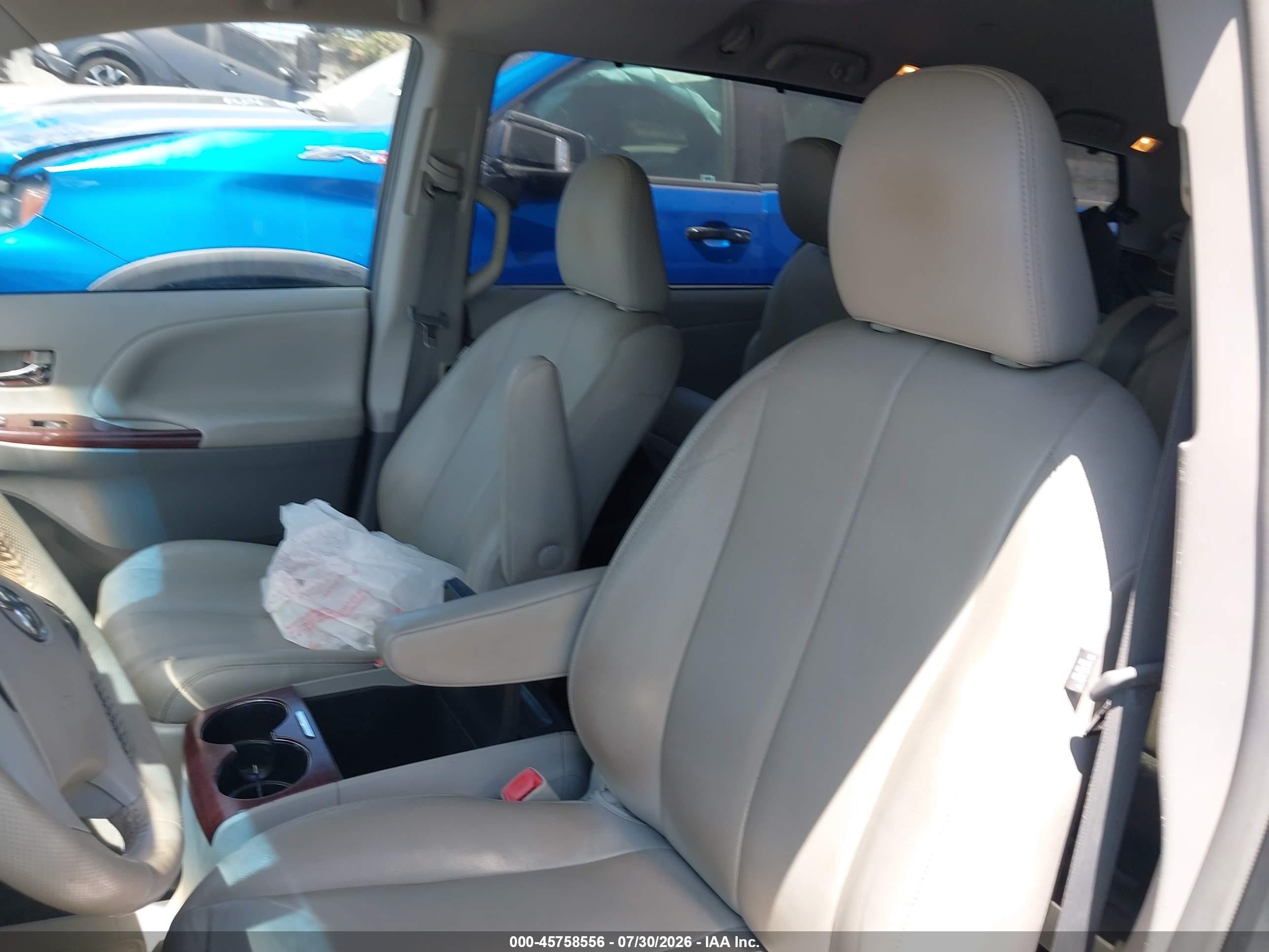 2014 Toyota Sienna Xle V6 8 Passenger Silver vin: 5TDYK3DC4ES459023