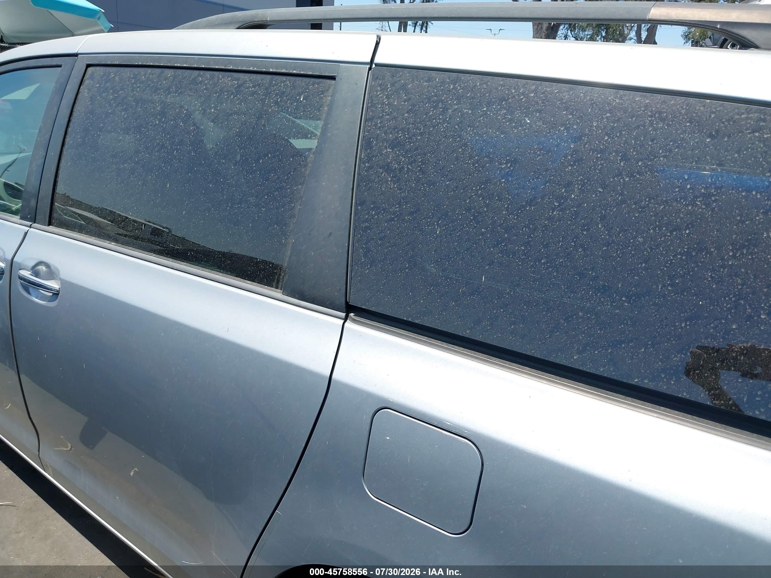 2014 Toyota Sienna Xle V6 8 Passenger Silver vin: 5TDYK3DC4ES459023