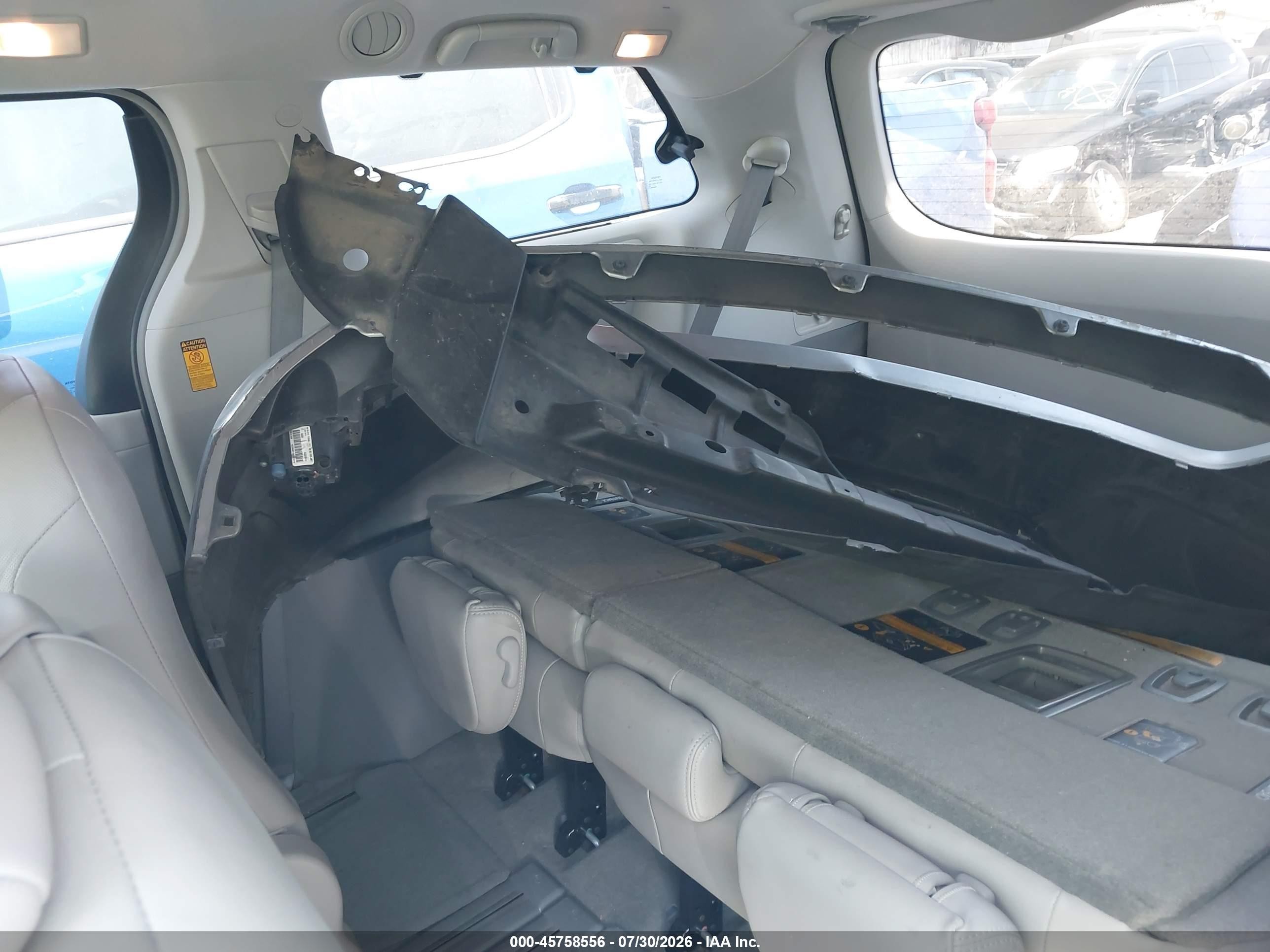 2014 Toyota Sienna Xle V6 8 Passenger Silver vin: 5TDYK3DC4ES459023