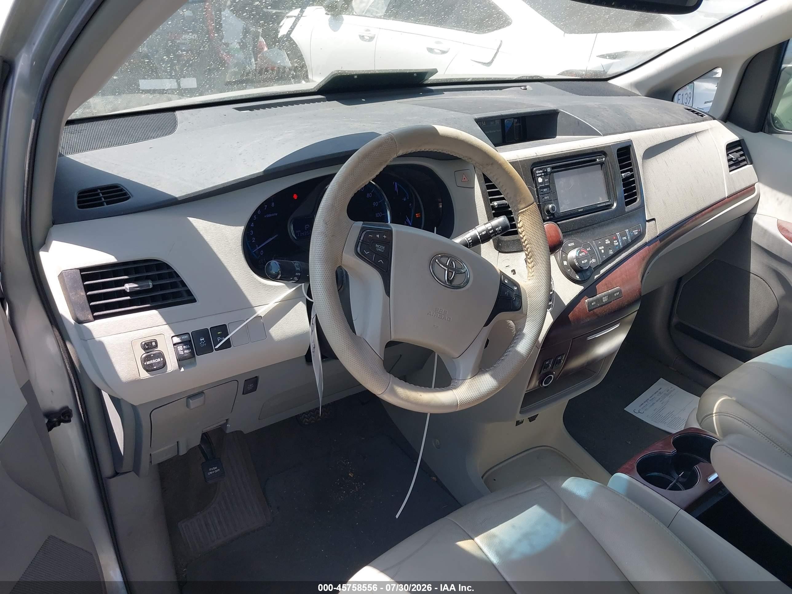 2014 Toyota Sienna Xle V6 8 Passenger Silver vin: 5TDYK3DC4ES459023