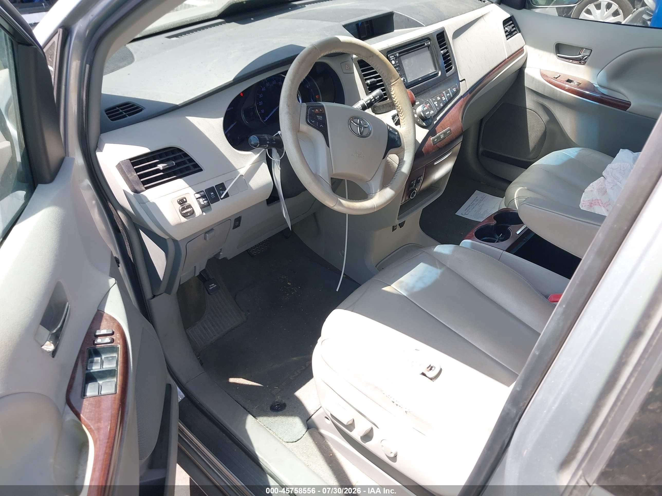 2014 Toyota Sienna Xle V6 8 Passenger Silver vin: 5TDYK3DC4ES459023