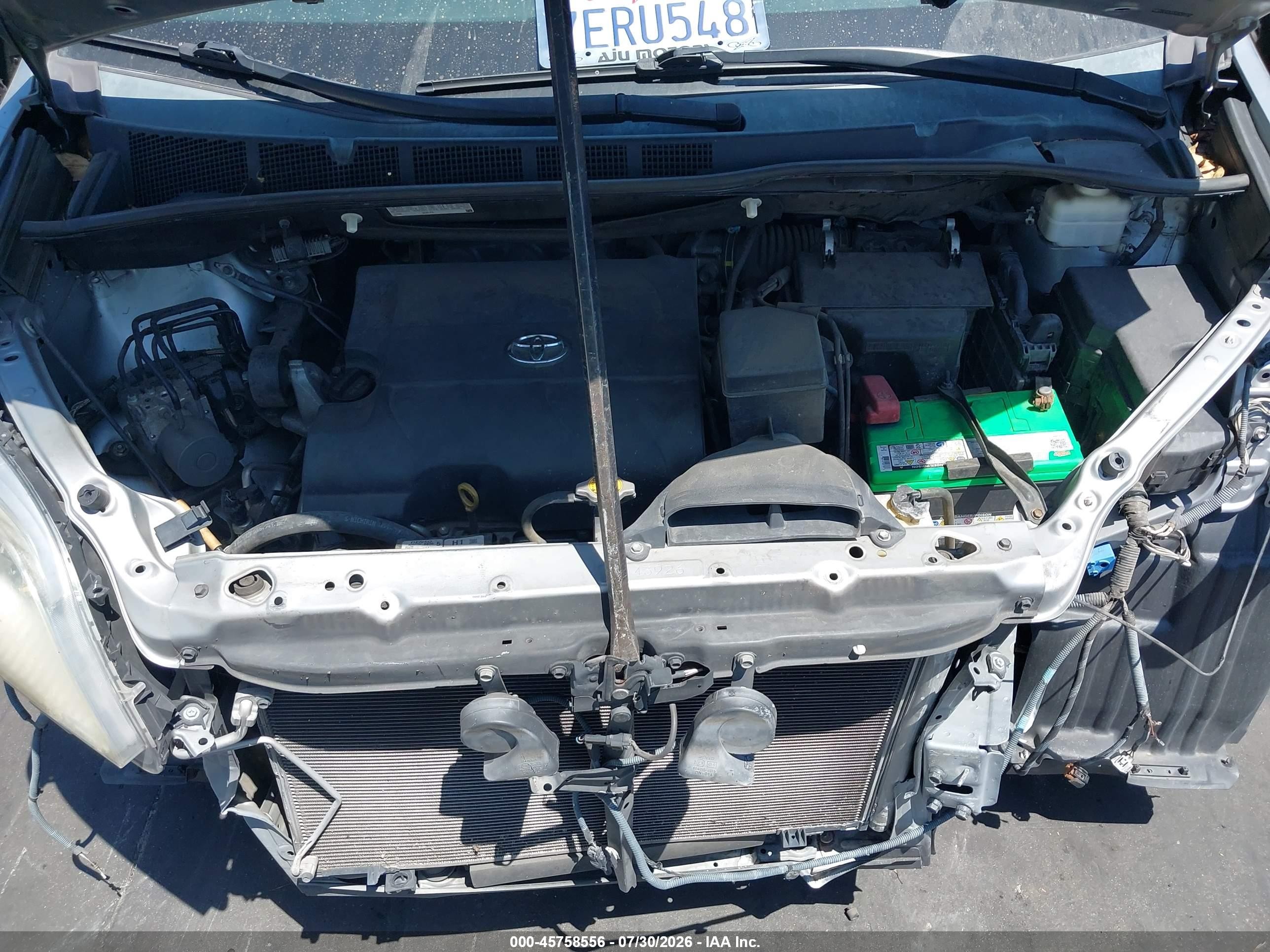 2014 Toyota Sienna Xle V6 8 Passenger Silver vin: 5TDYK3DC4ES459023