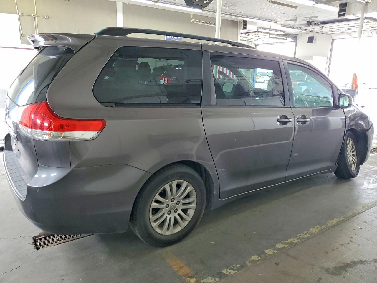 2014 Toyota Sienna Xle 8-passenger Gray vin: 5TDYK3DC4ES461631