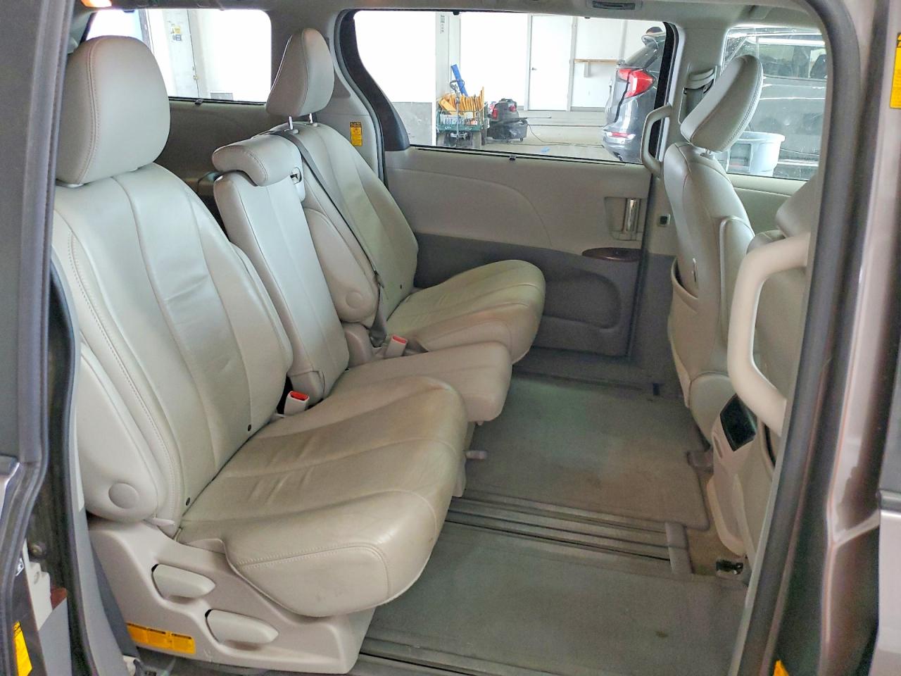 2014 Toyota Sienna Xle 8-passenger Gray vin: 5TDYK3DC4ES461631